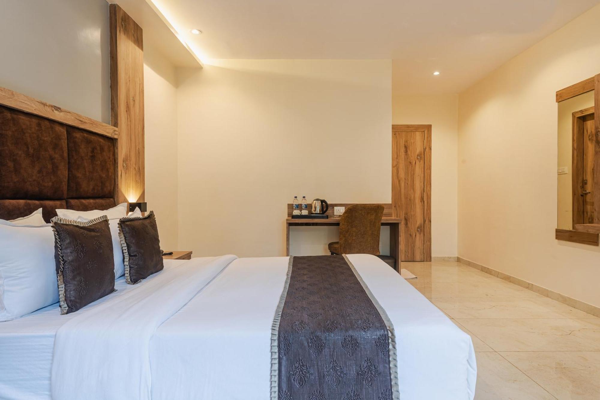 Silver Park Hotel *
