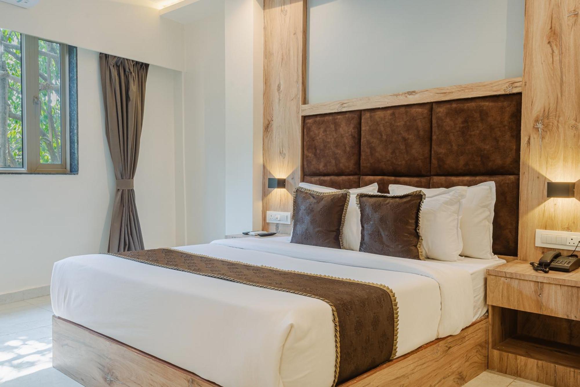 Silver Park Hotel *