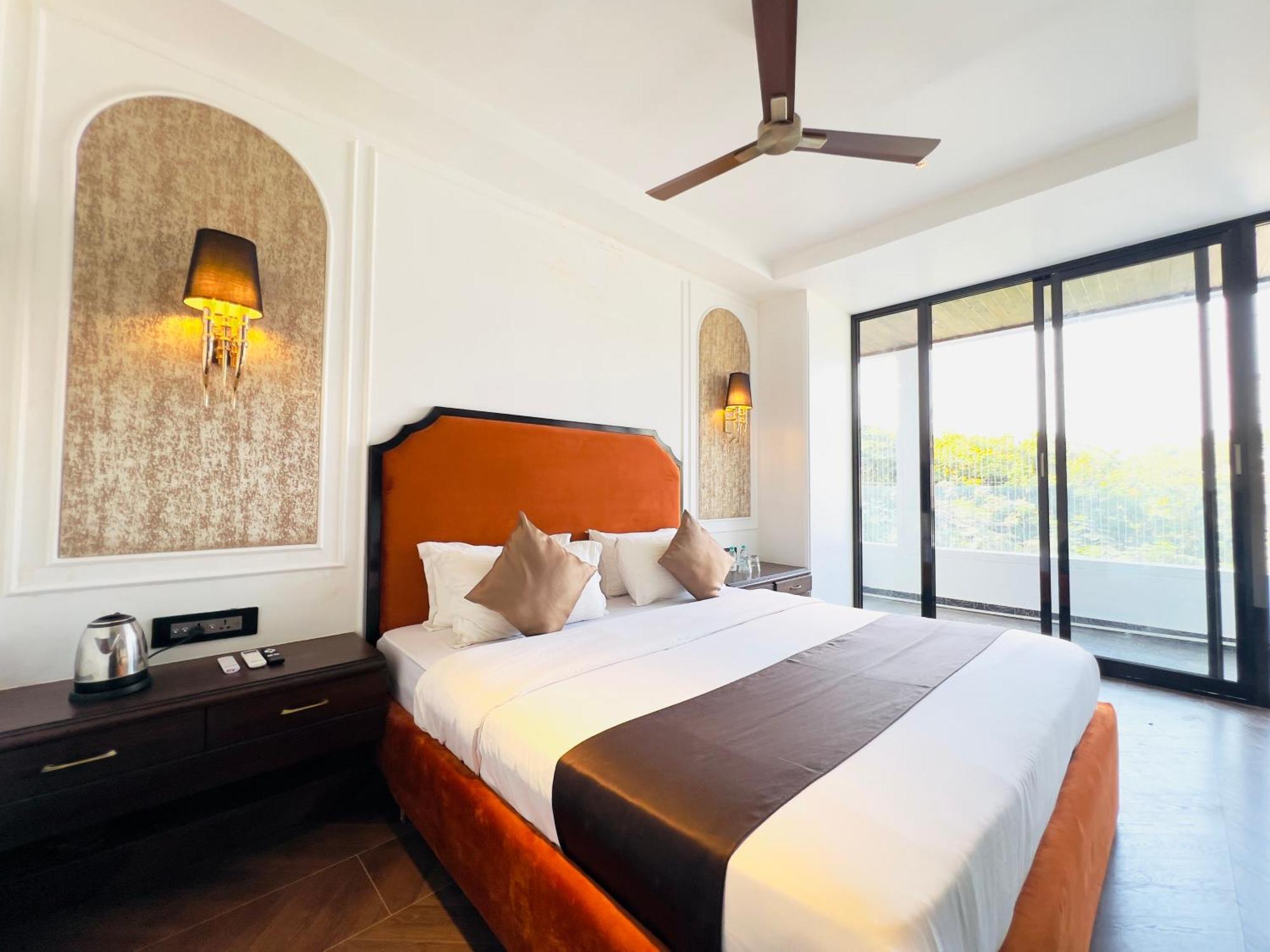 White Pearl - Colaba Hotel