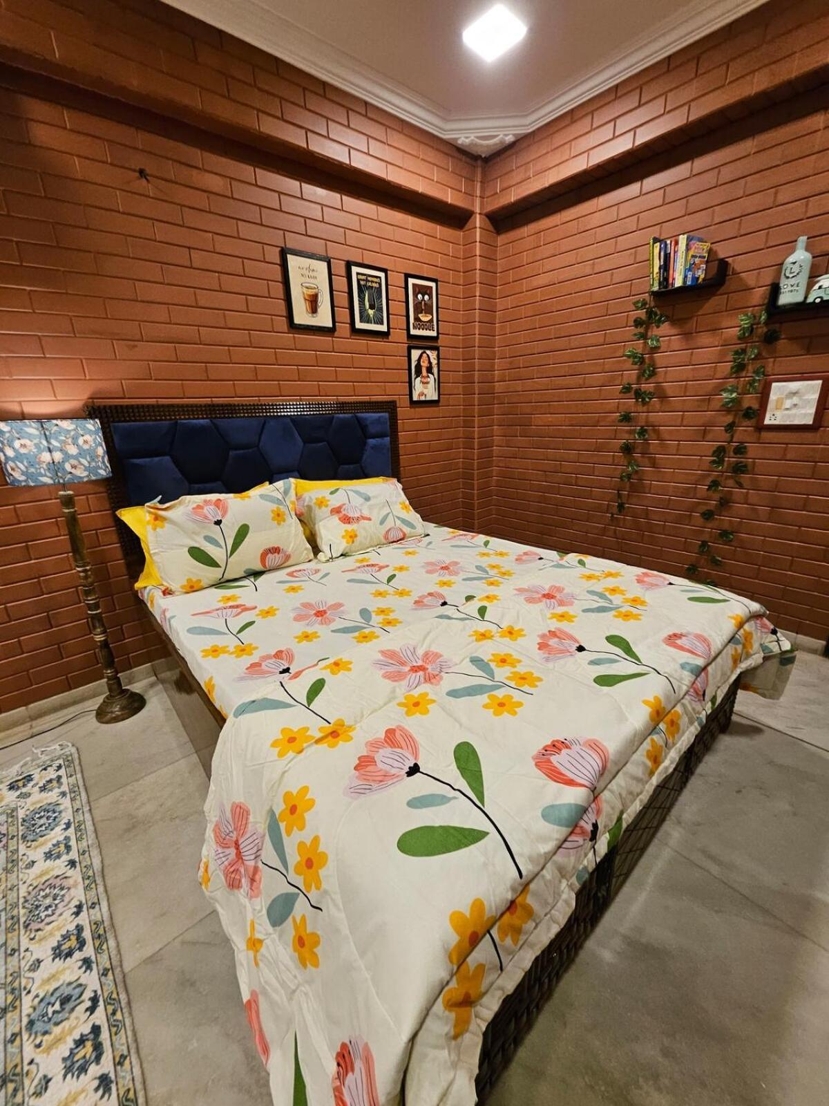 Brick Maison 1bhk With Free Parking, Juhu Bandra *