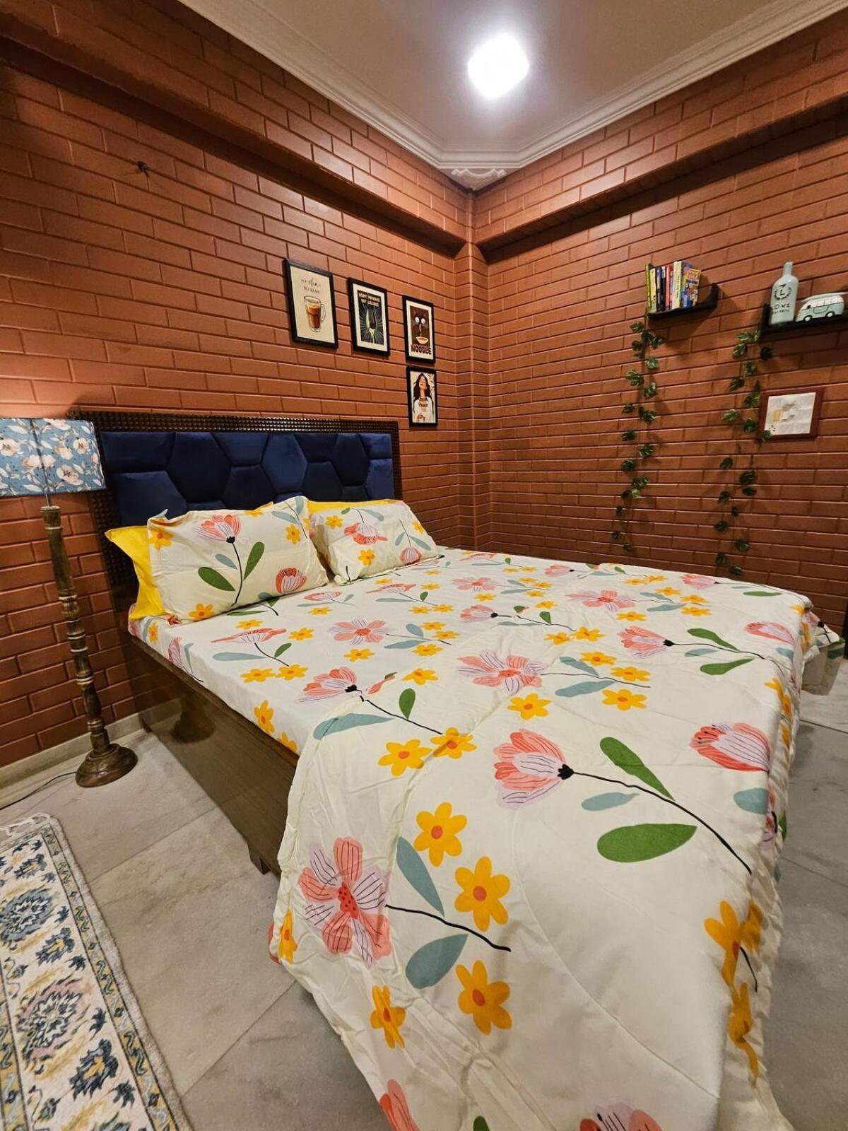 Brick Maison 1bhk With Free Parking, Juhu Bandra *