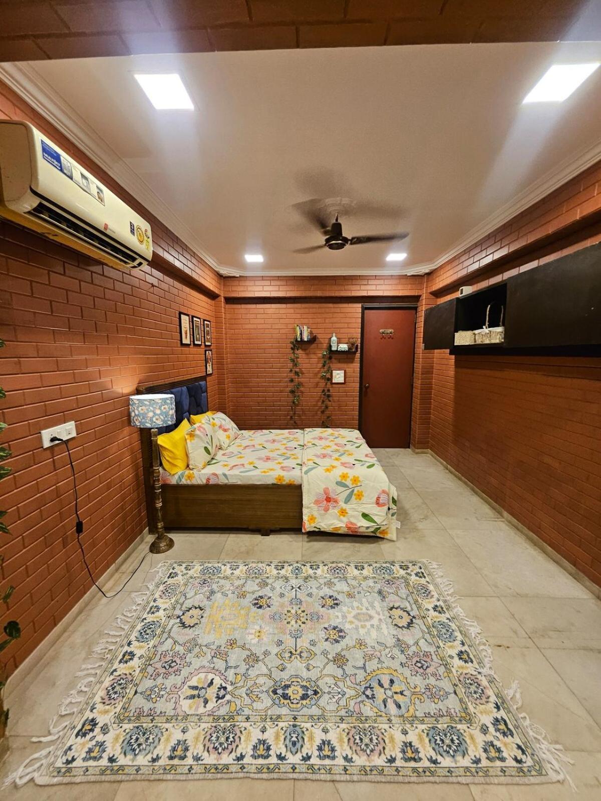 Brick Maison 1bhk With Free Parking, Juhu Bandra Mumbai