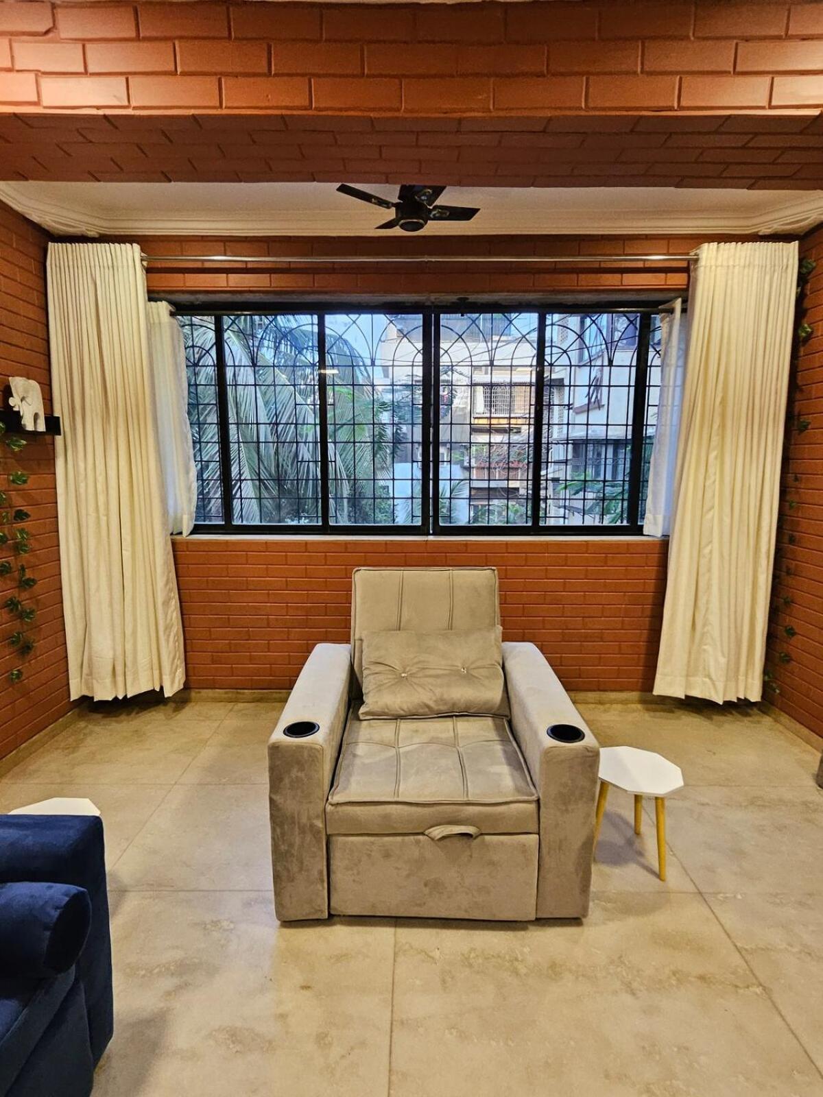Brick Maison 1bhk With Free Parking, Juhu Bandra Apartment