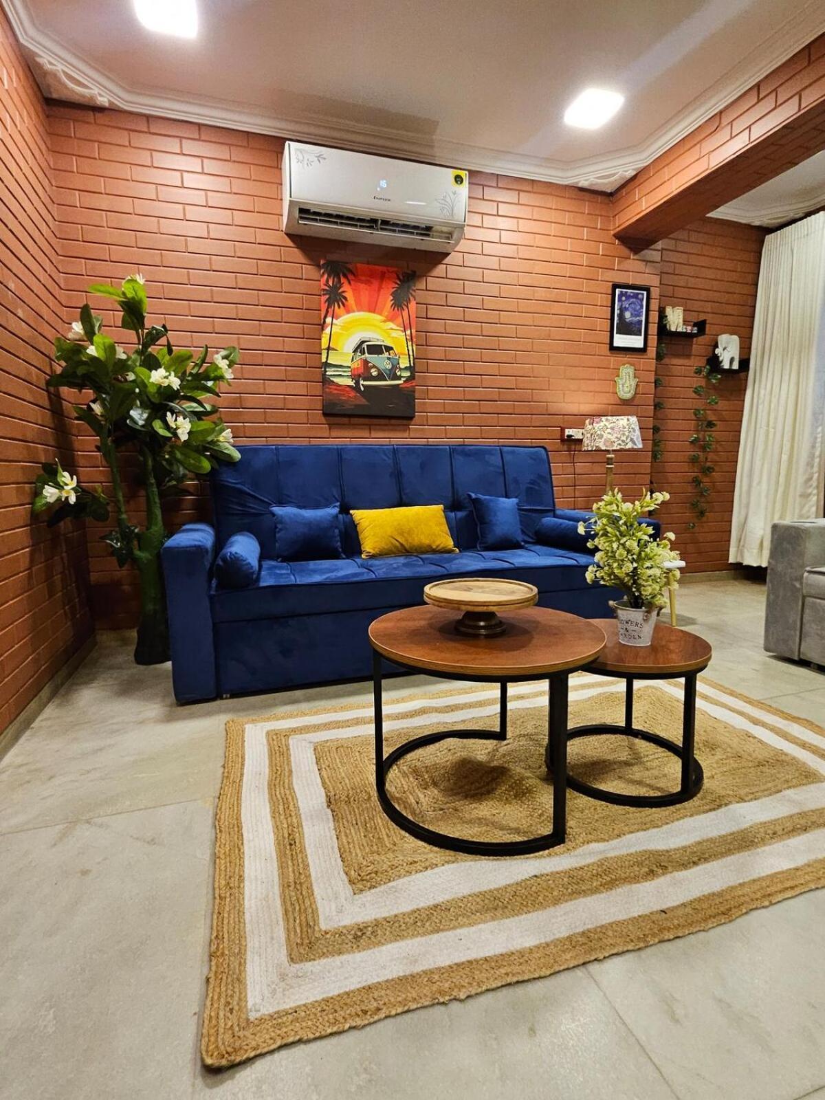 Apartment Brick Maison 1bhk With Free Parking, Juhu Bandra Mumbai
