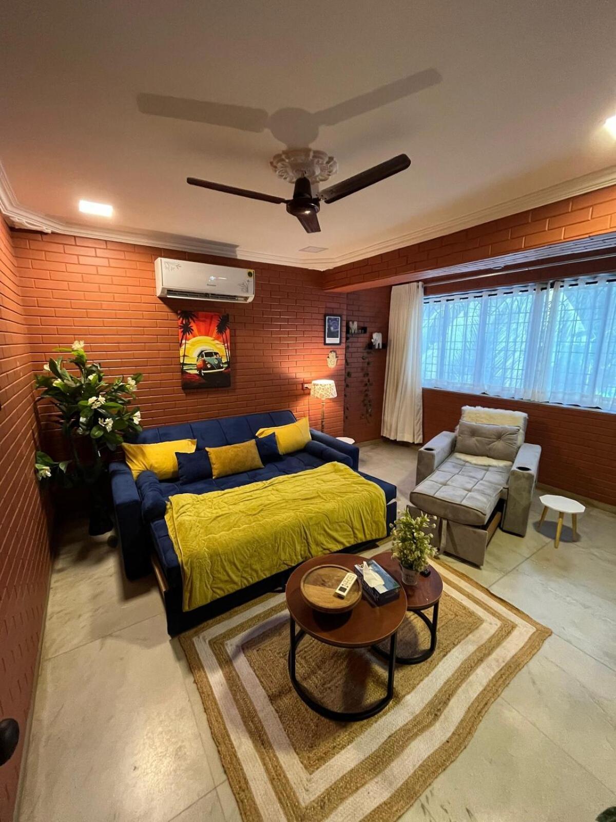 Apartment Brick Maison 1bhk With Free Parking, Juhu Bandra *