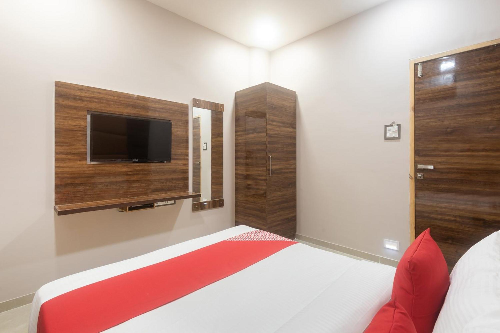 Hotel Blue Executive Near Chhatrapati Shivaji International Airport