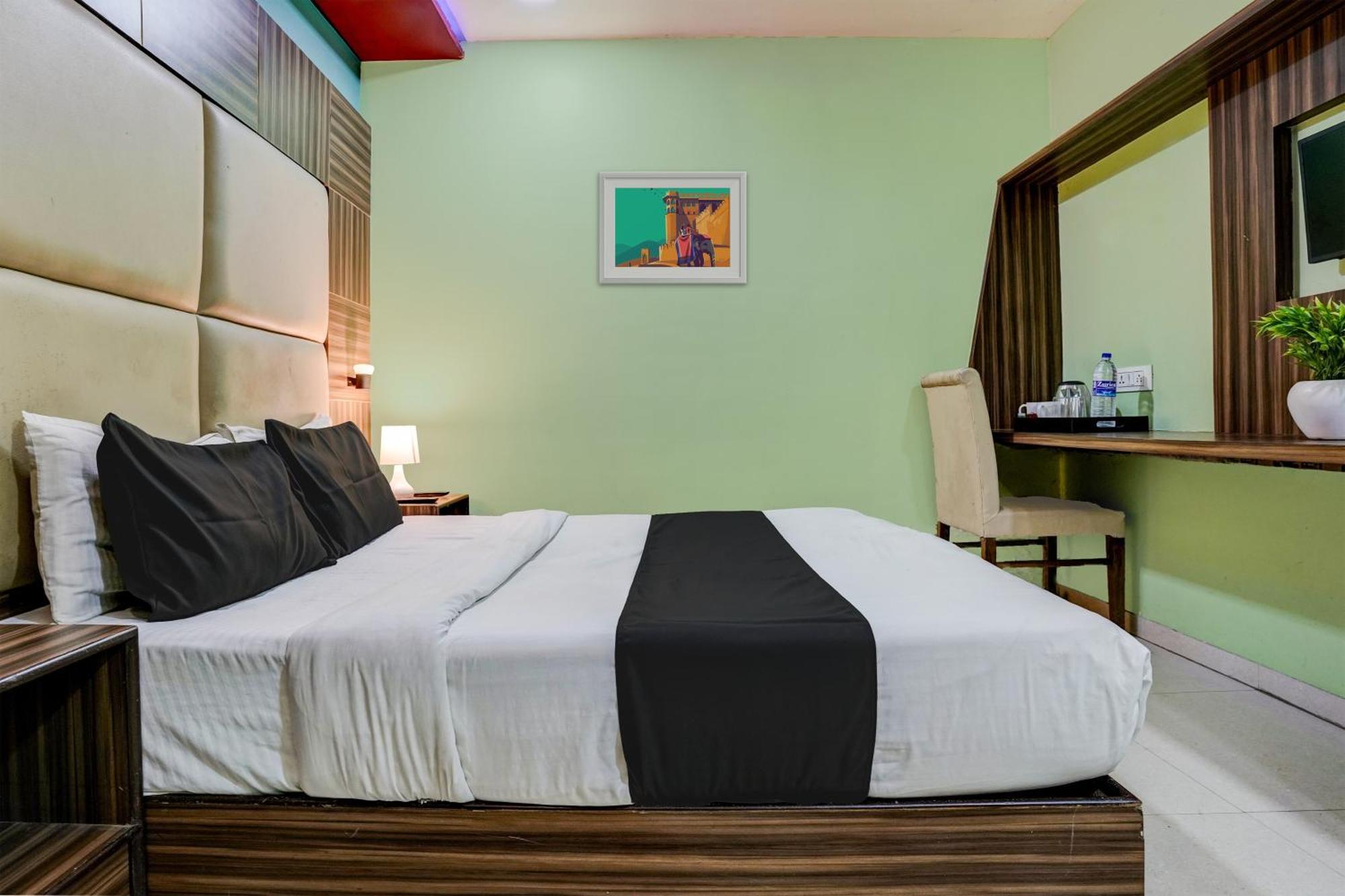 Oyo Blue Sapphire Residency Near Chhatrapati Shivaji International Airport Hotel
