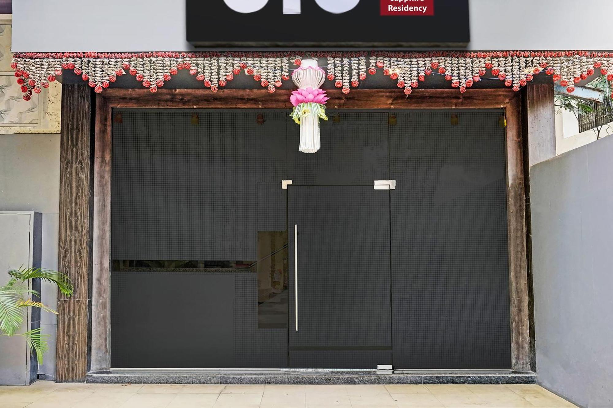 Hotel Oyo Blue Sapphire Residency Near Chhatrapati Shivaji International Airport 3*