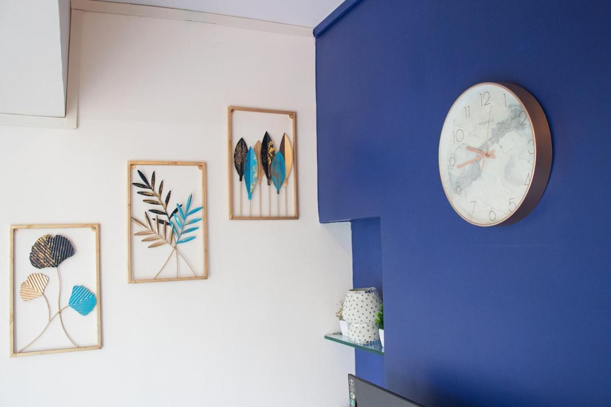 Aura - Entire In Parle Apartment