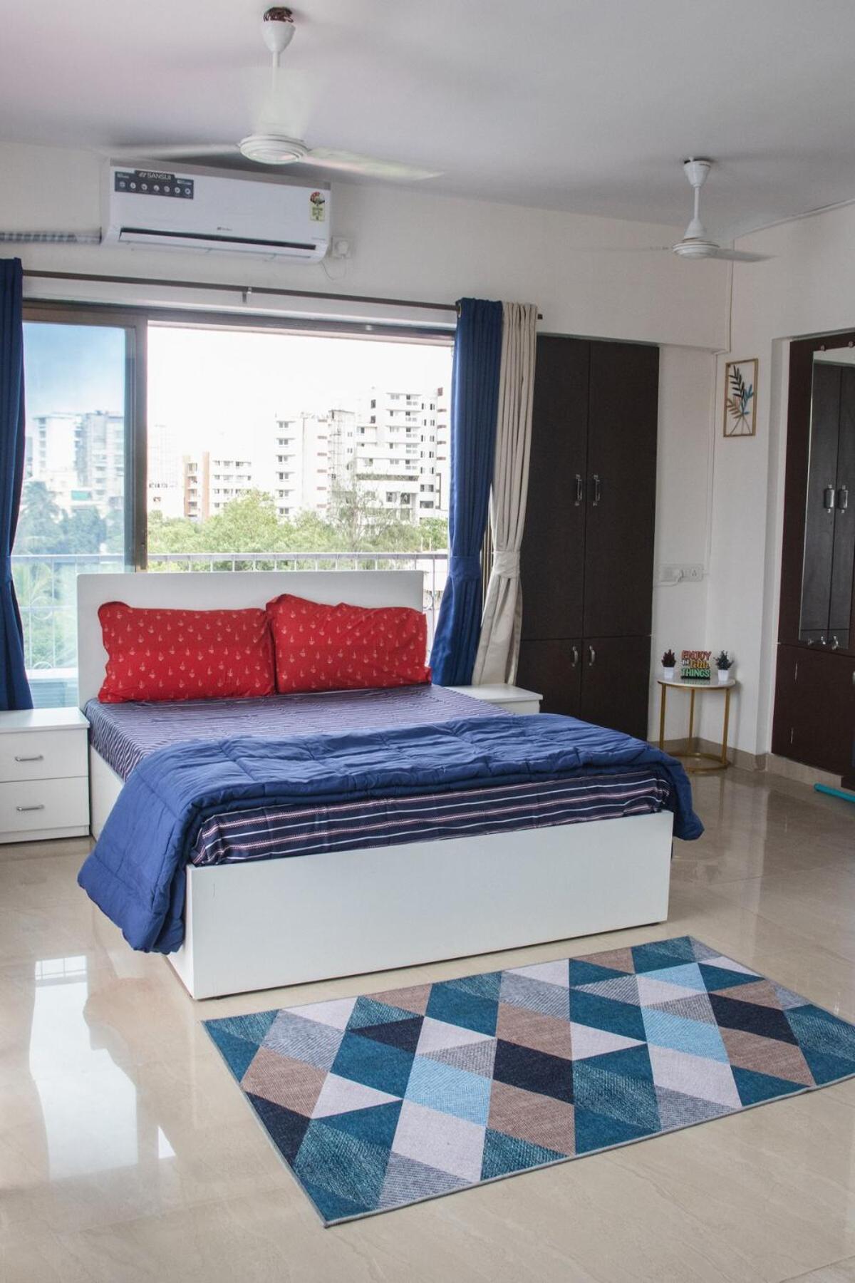 Apartment Aura - Entire In Parle Mumbai