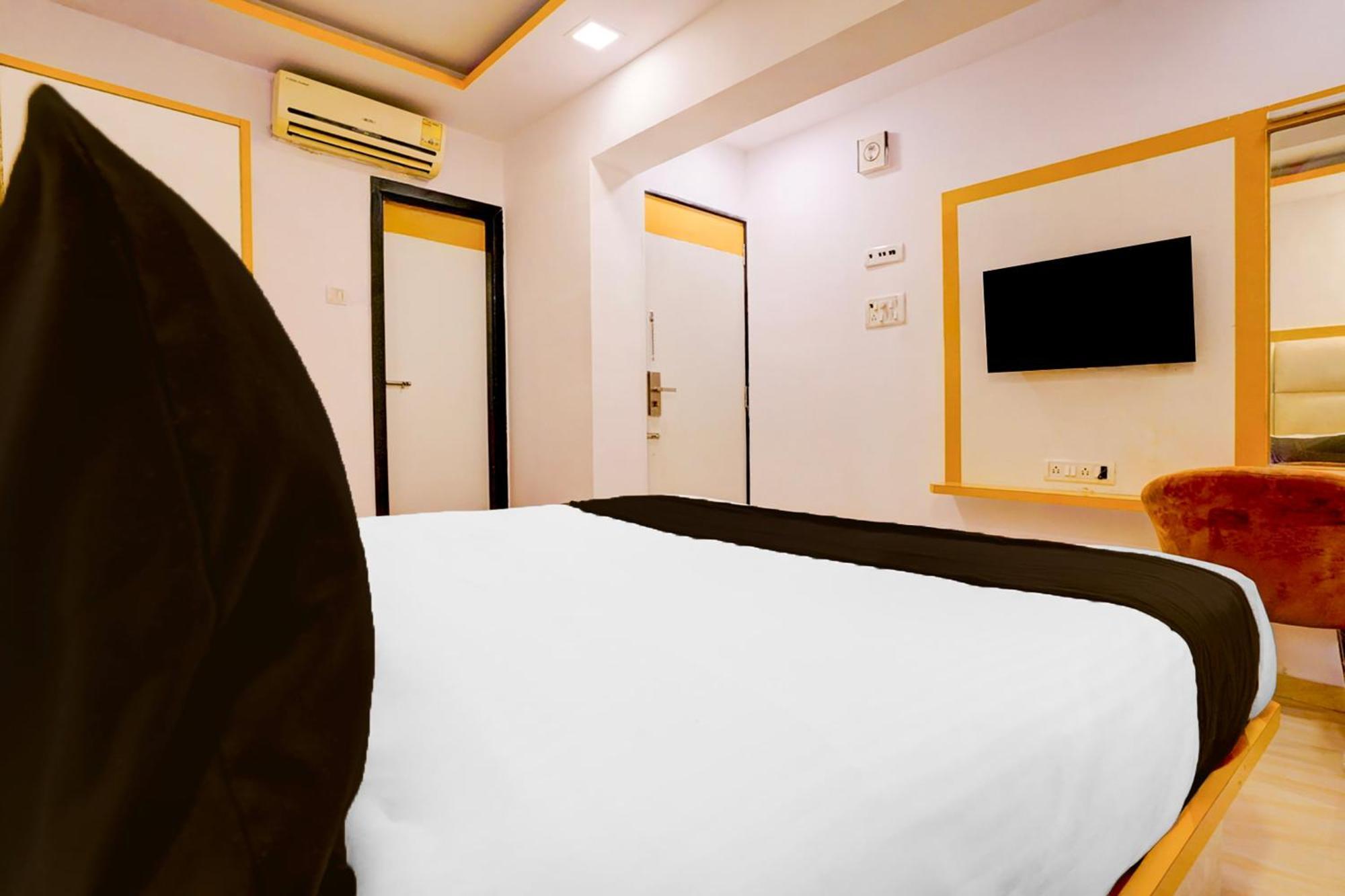 Hotel Super Collection O Andheri West Near Kokilaben Hospital