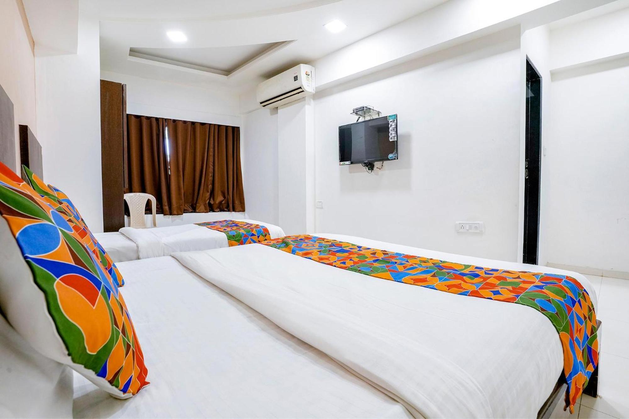 Hotel Fabhotel Kamran Residency