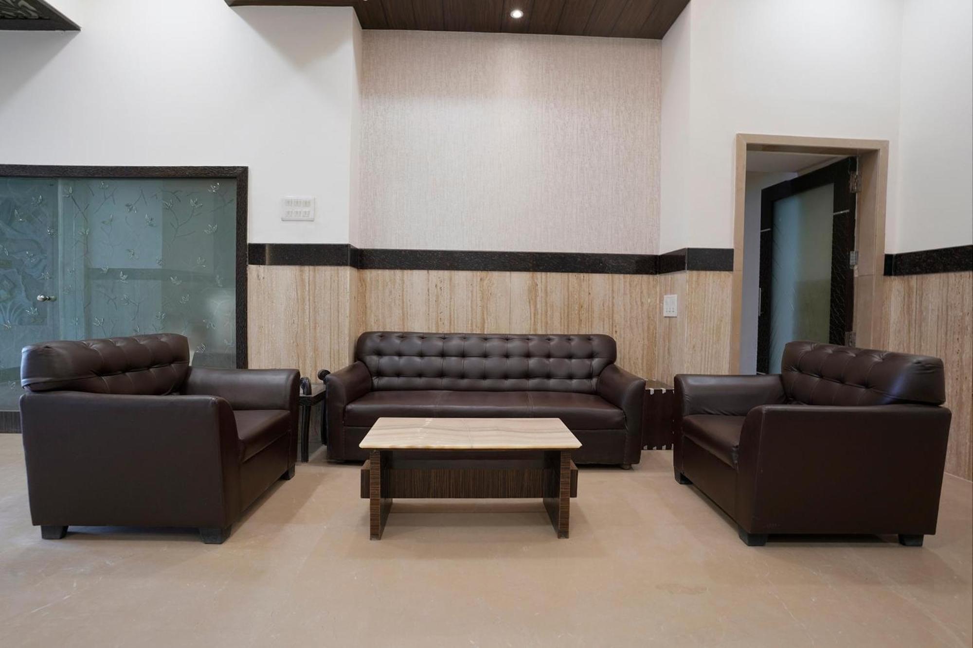 Hotel Fabhotel Kamran Residency 3*