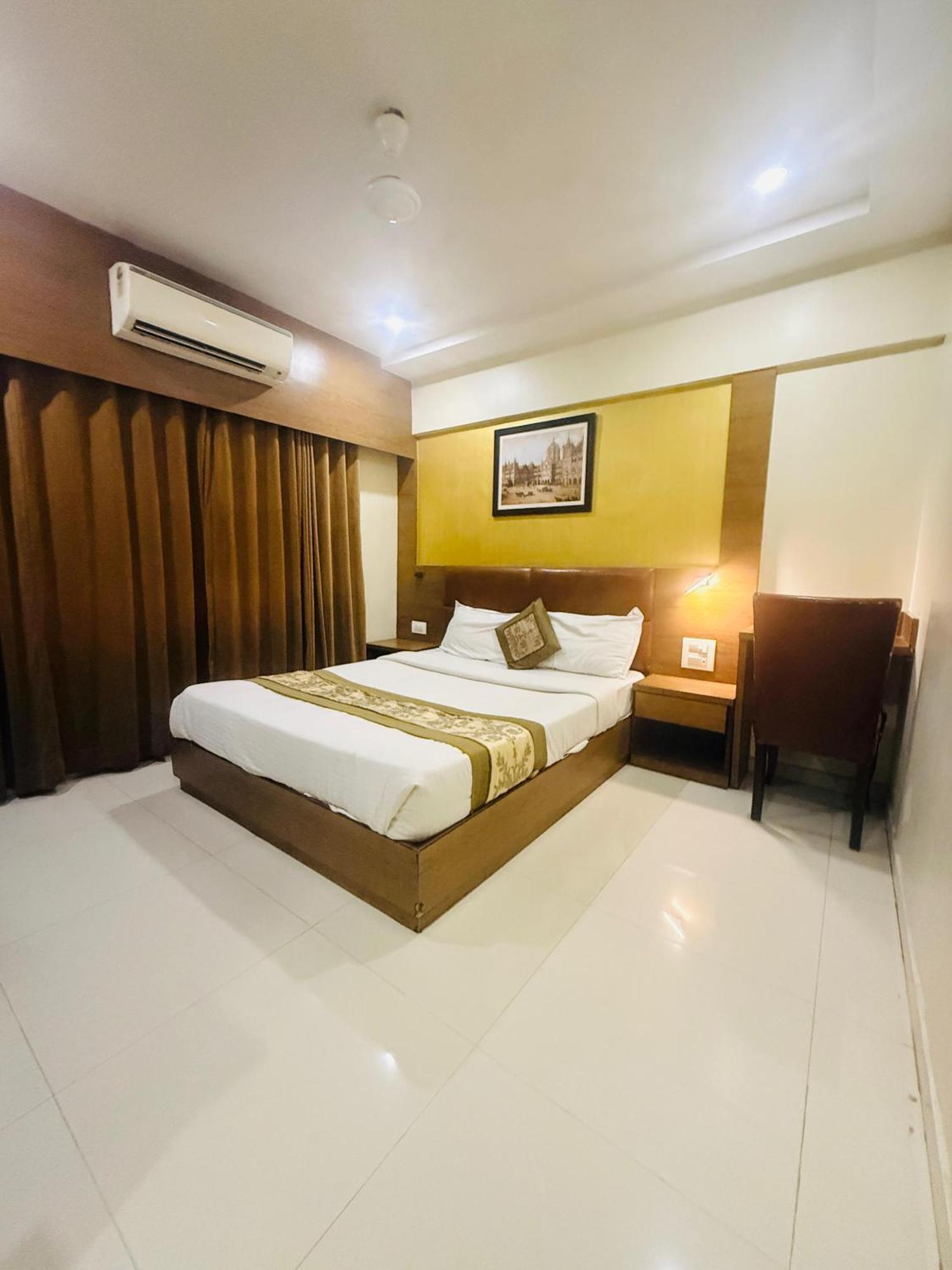 Hotel Crystal Luxury Inn- Bandra 3*