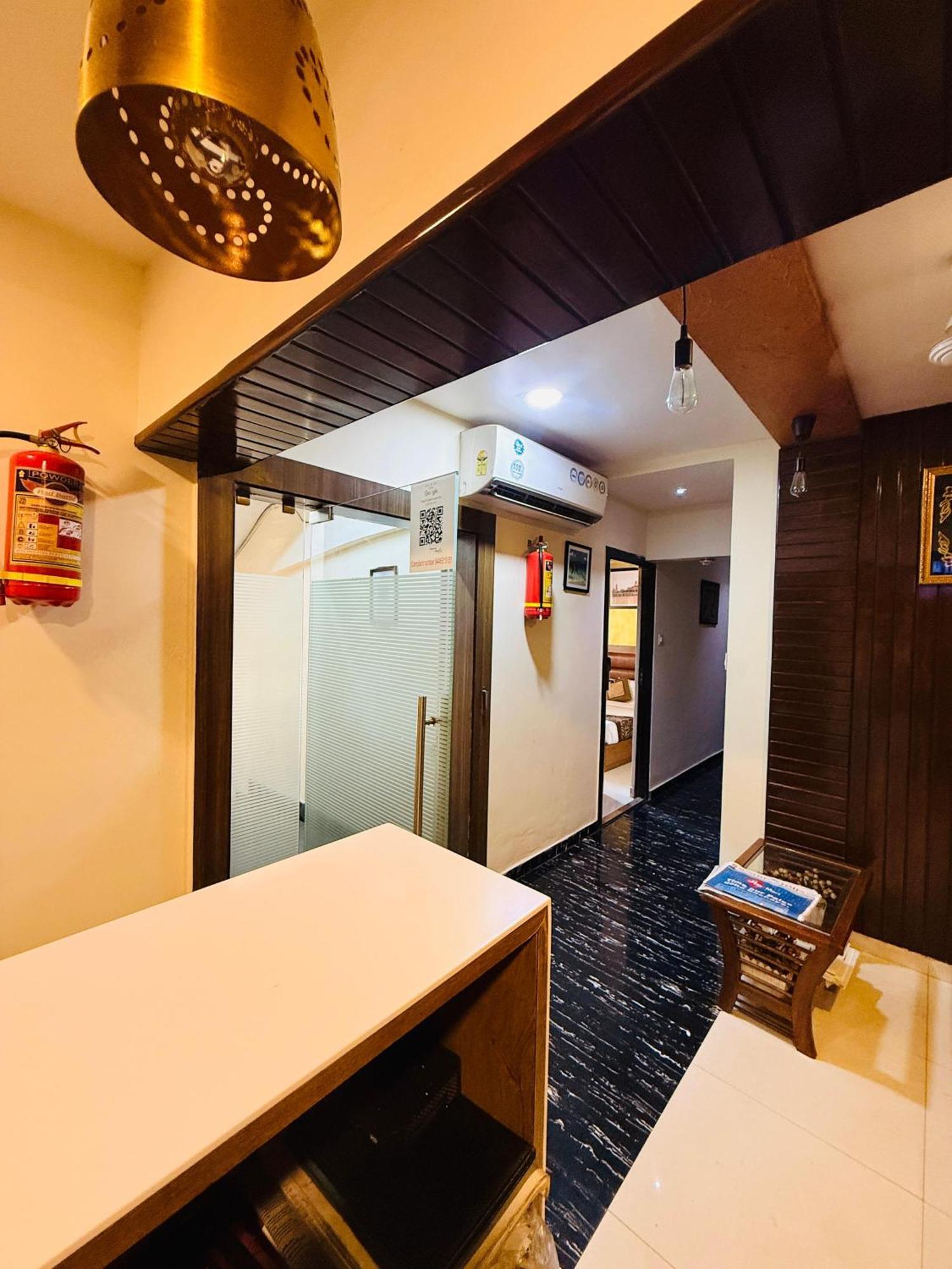 Hotel Crystal Luxury Inn- Bandra 3*
