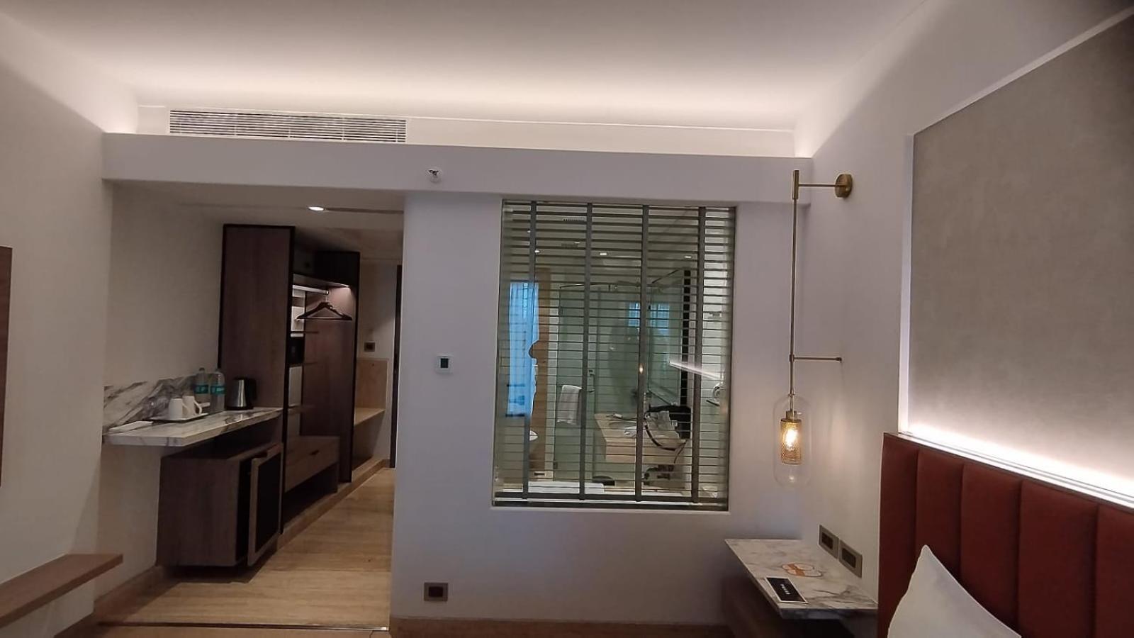 Mirage Hotel, International Airport