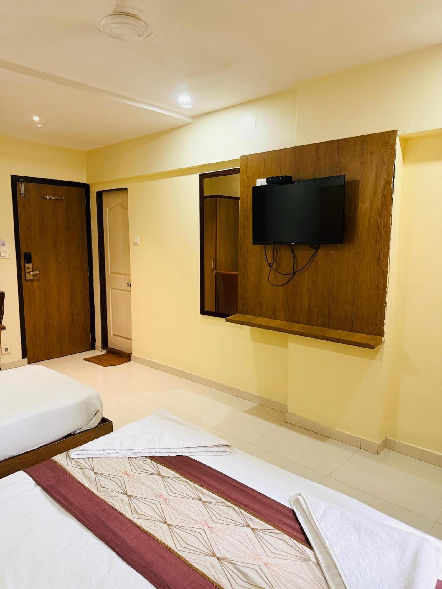 Crystal Luxury Inn- Bandra Hotel 3*