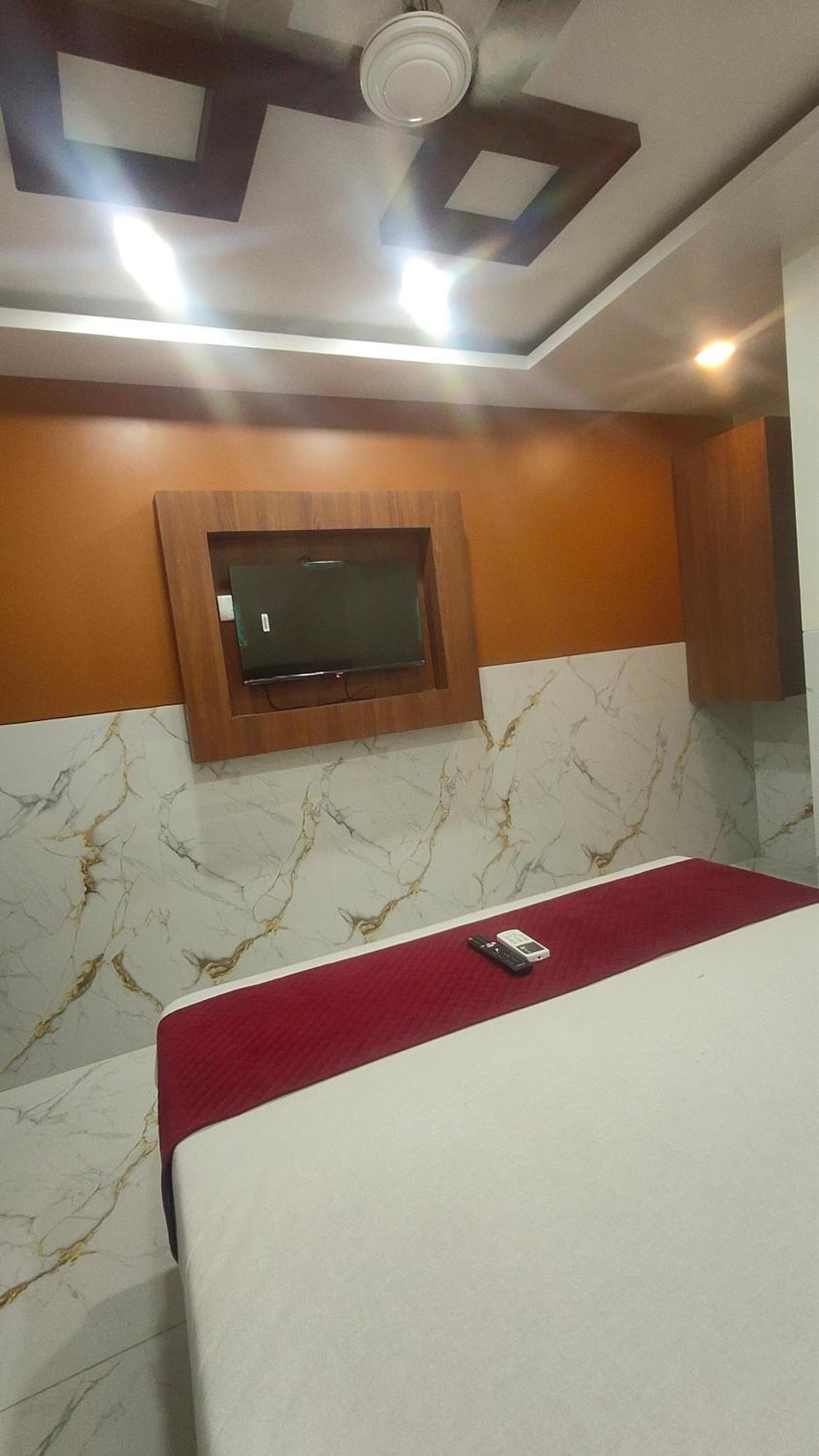 Hotel Samrat Palace 2 Goregaon West 3*