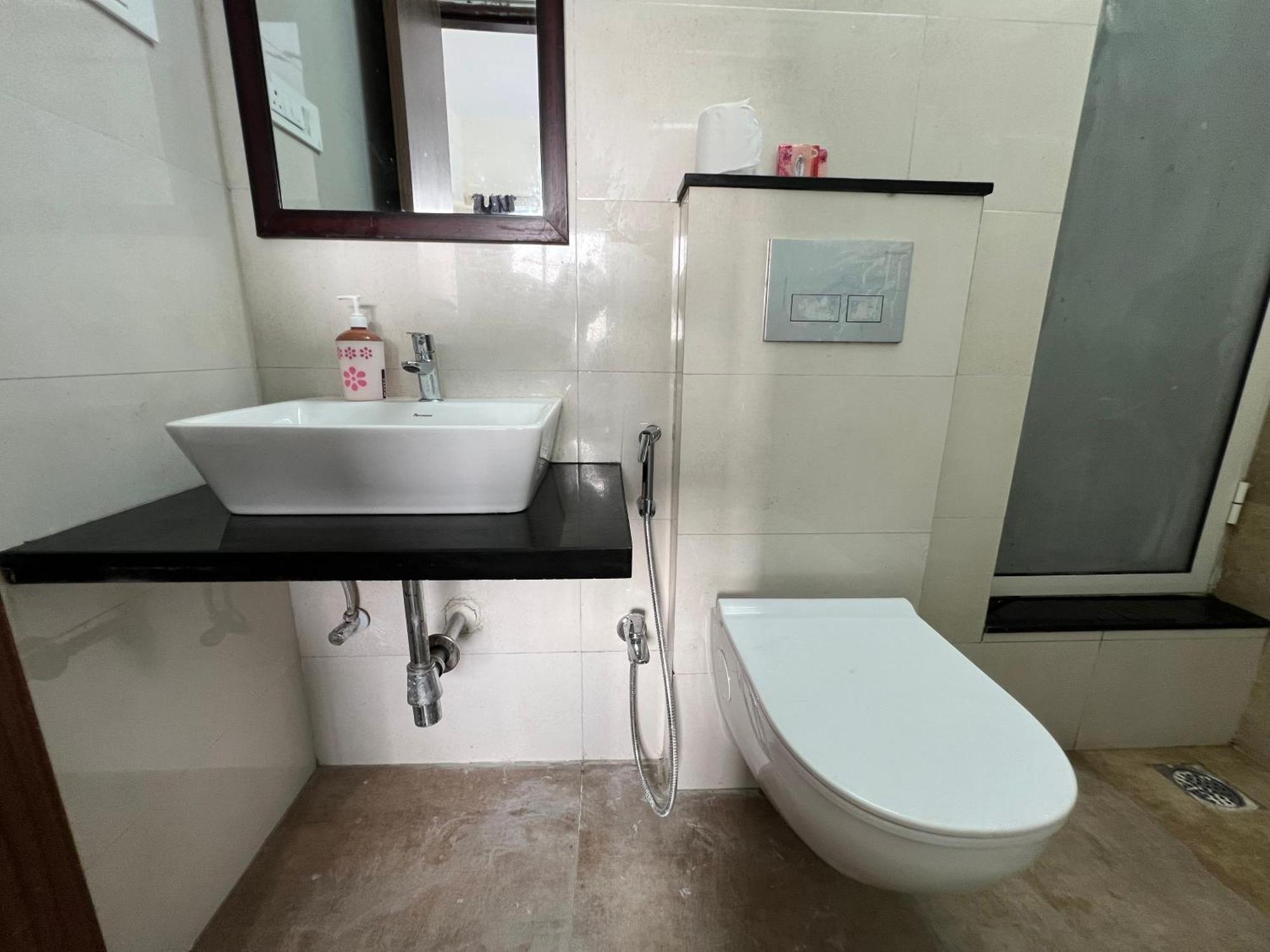 Hotel Pinaki Comfort Omkar Signet - Near Nesco Mumbai