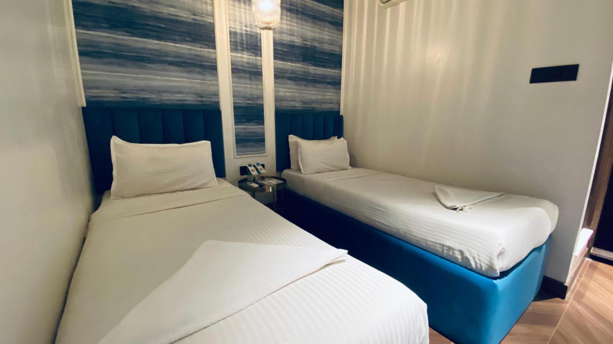 Palm Breeze - Colaba