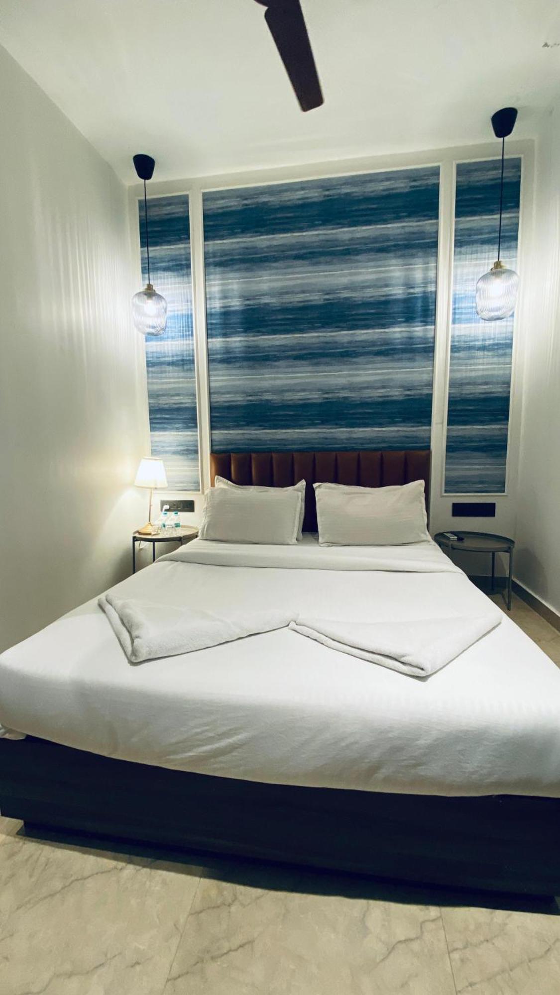 Palm Breeze - Colaba