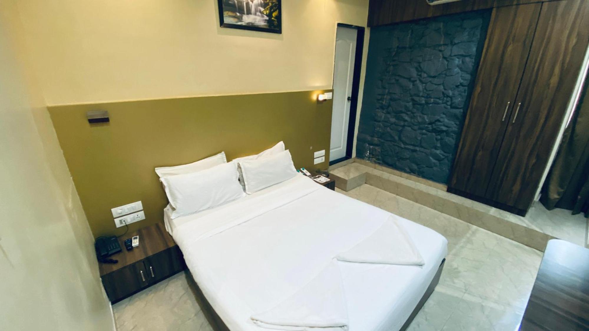 Hotel Palm Breeze - Colaba