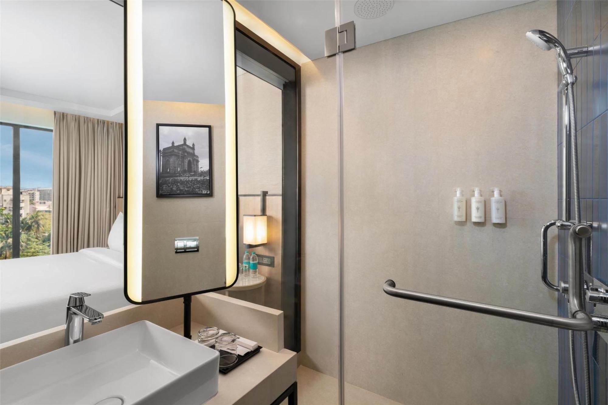Hilton Garden International Airport 5*