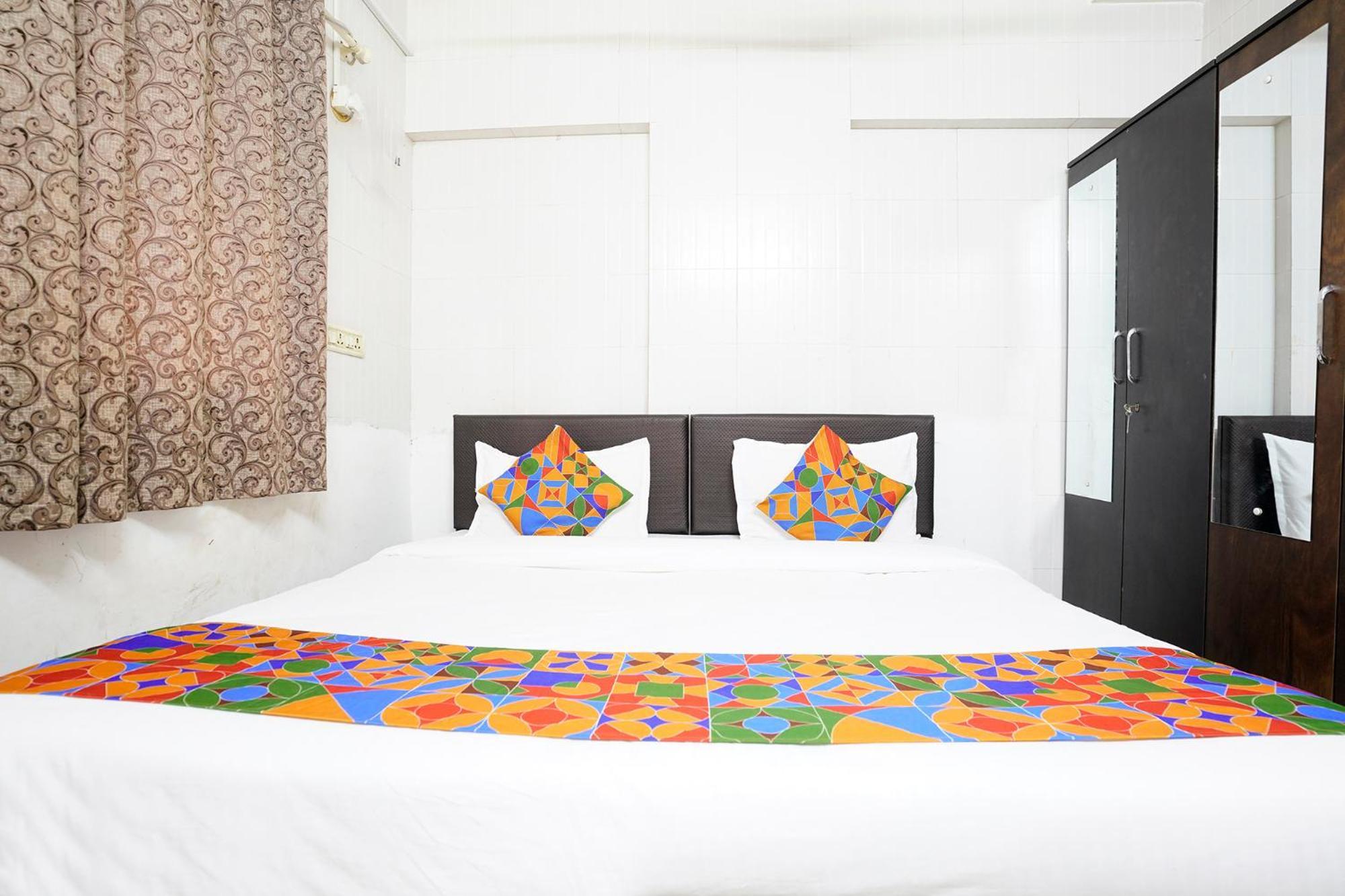 Fabhotel Rio House *