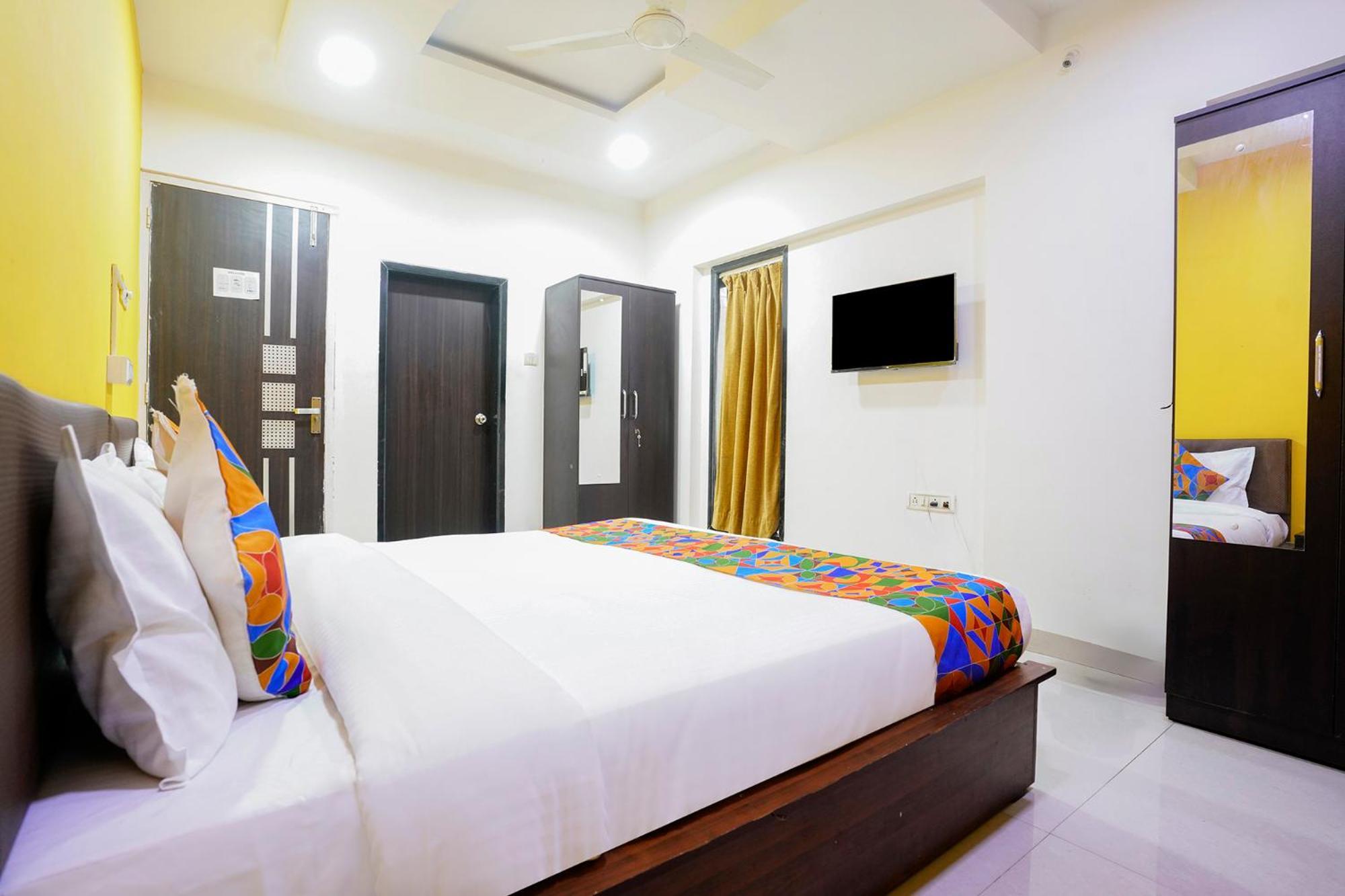 Fabhotel Rio House