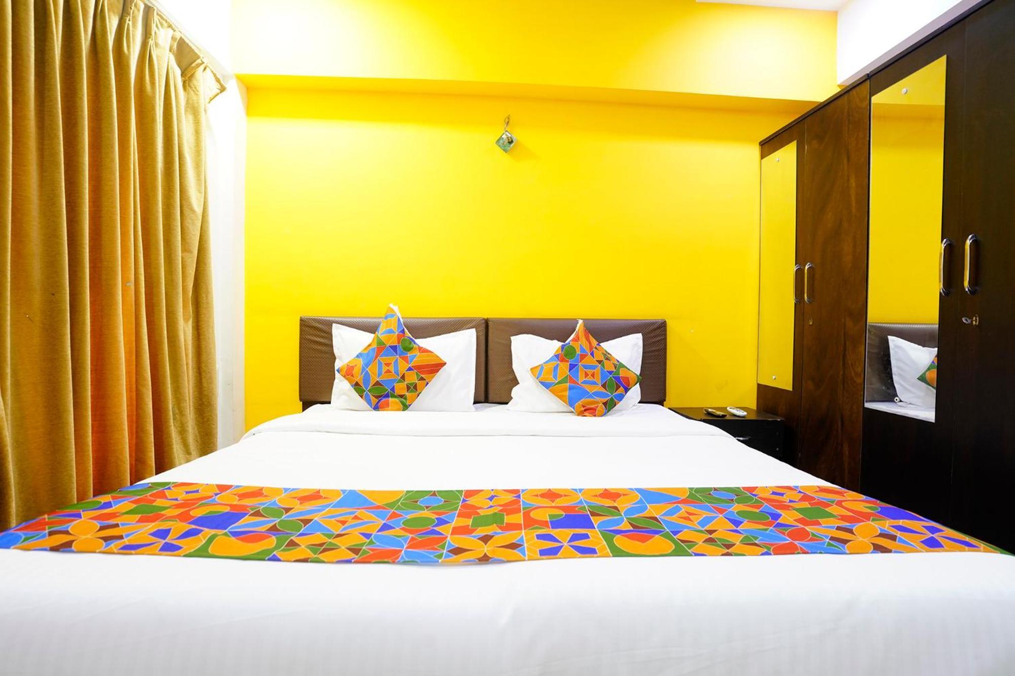 Fabhotel Rio House *