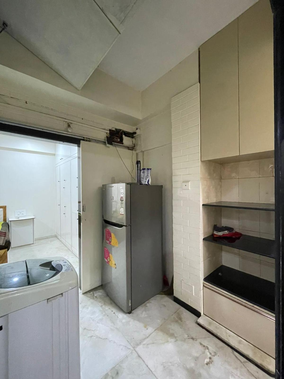 Apartment Cozy 1 Bhk Prime Location On Linking Road, Bandra