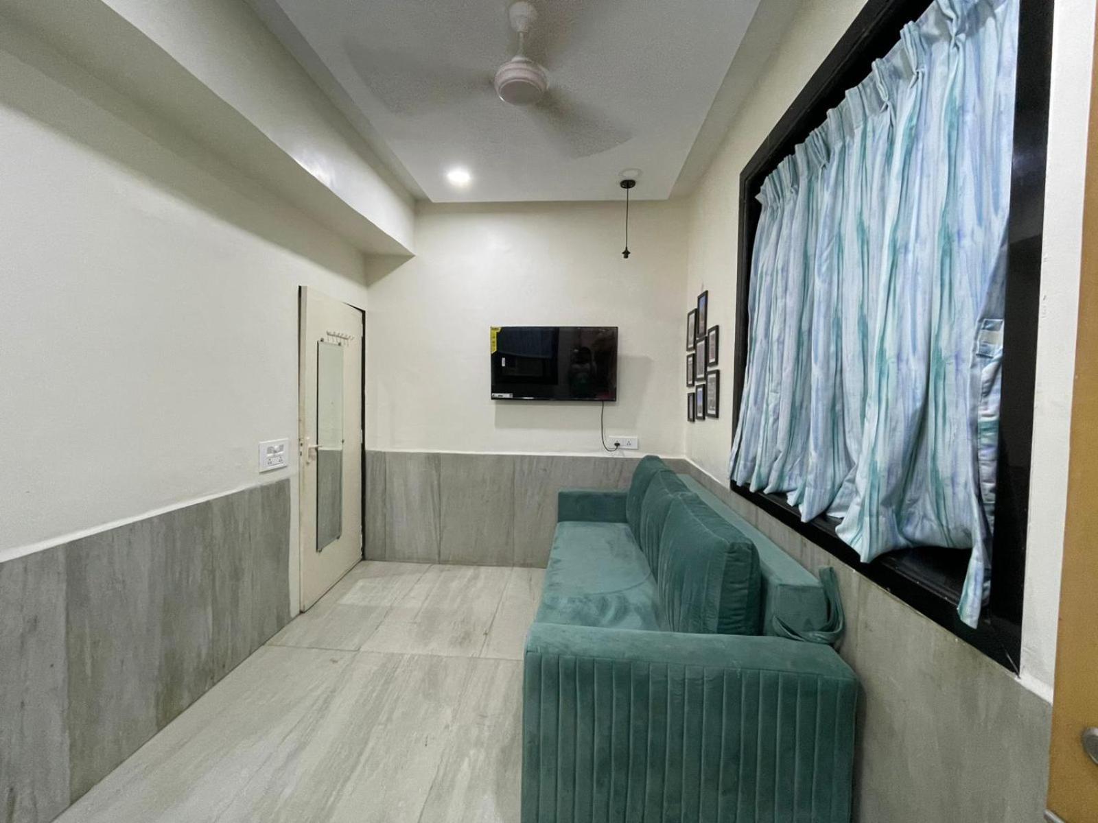 Apartment Cozy 1 Bhk Prime Location On Linking Road, Bandra