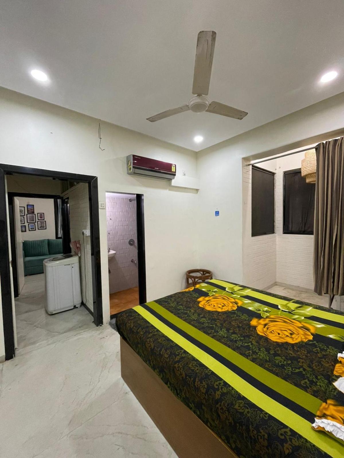 Cozy 1 Bhk Prime Location On Linking Road, Bandra *