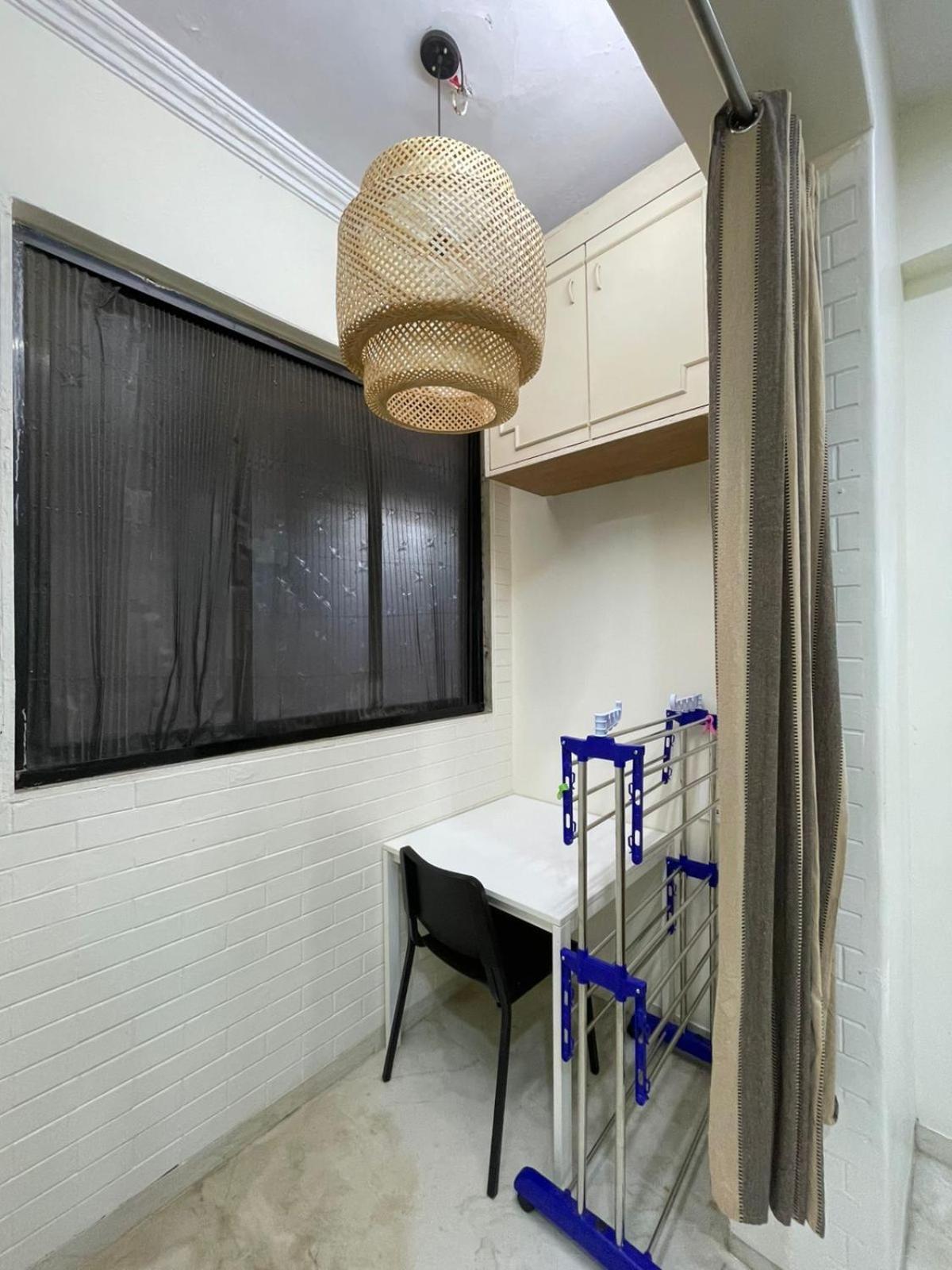 Apartment Cozy 1 Bhk Prime Location On Linking Road, Bandra