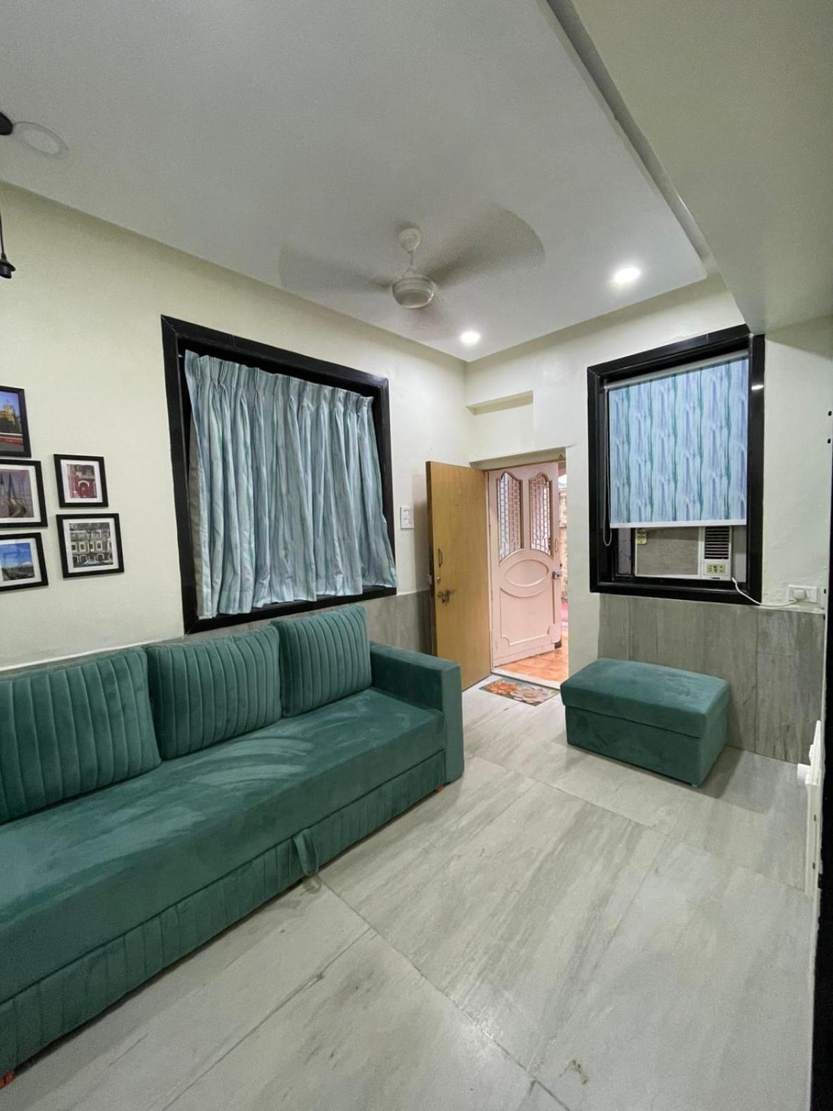 Cozy 1 Bhk Prime Location On Linking Road, Bandra Apartment