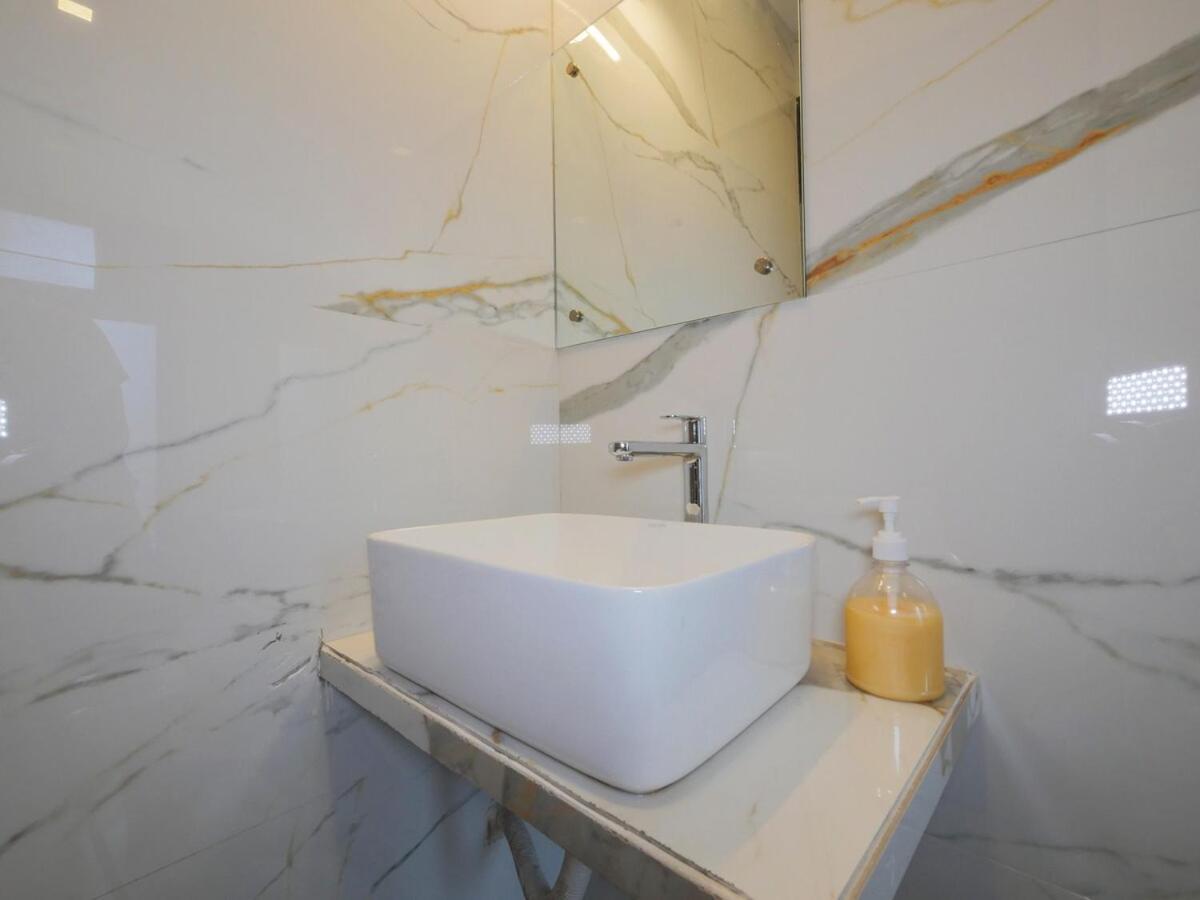 Milo Private 3bhk In Bandra Apartment Mumbai