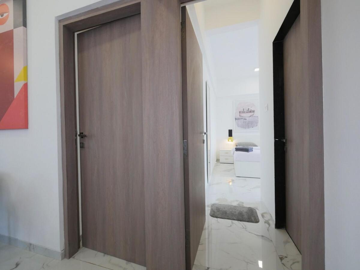 Milo Private 3bhk In Bandra Mumbai