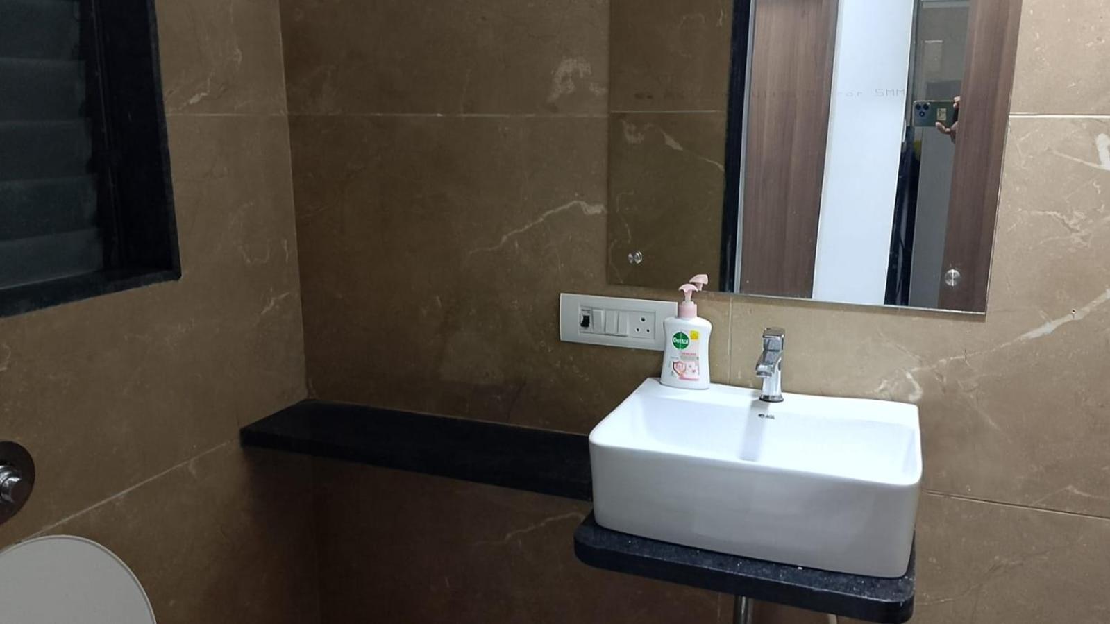 Aparthotel Zenith Homes - Elite , Near Chhatrapati Shivaji Maharaj International Airport *
