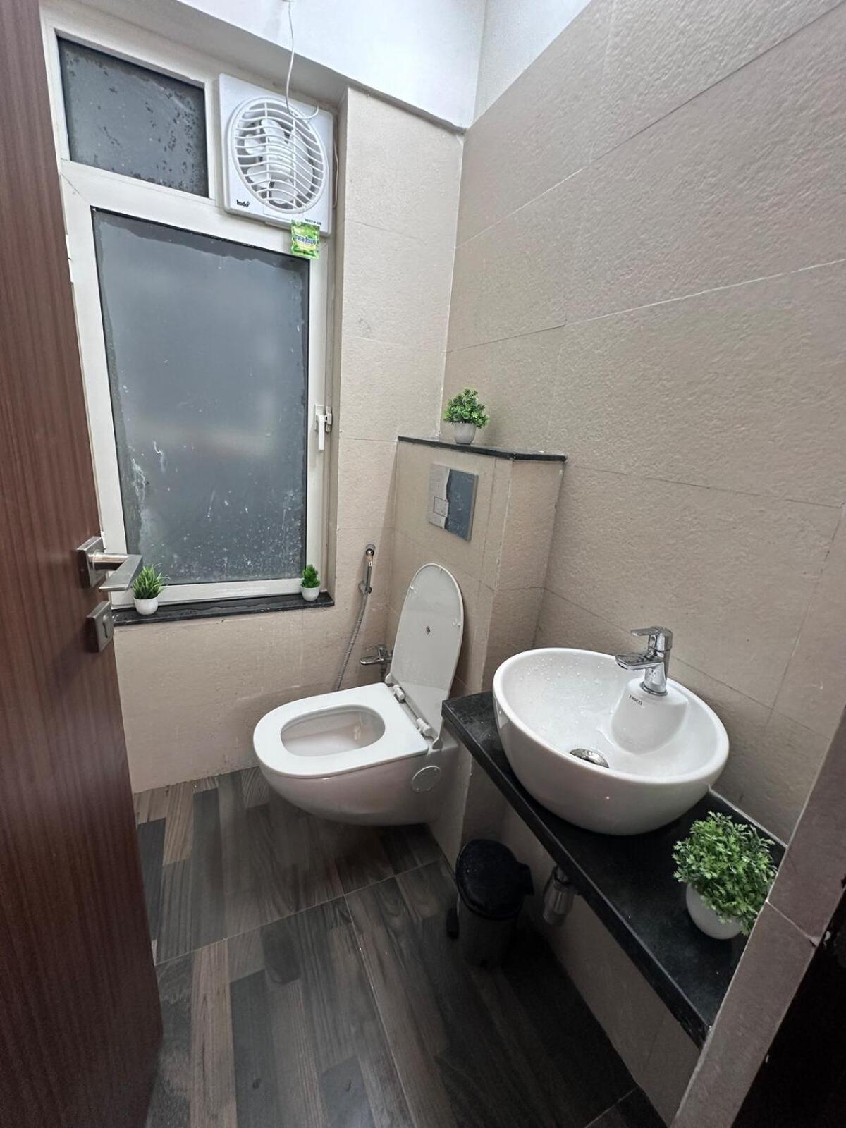 Apartment View Goregaon E *