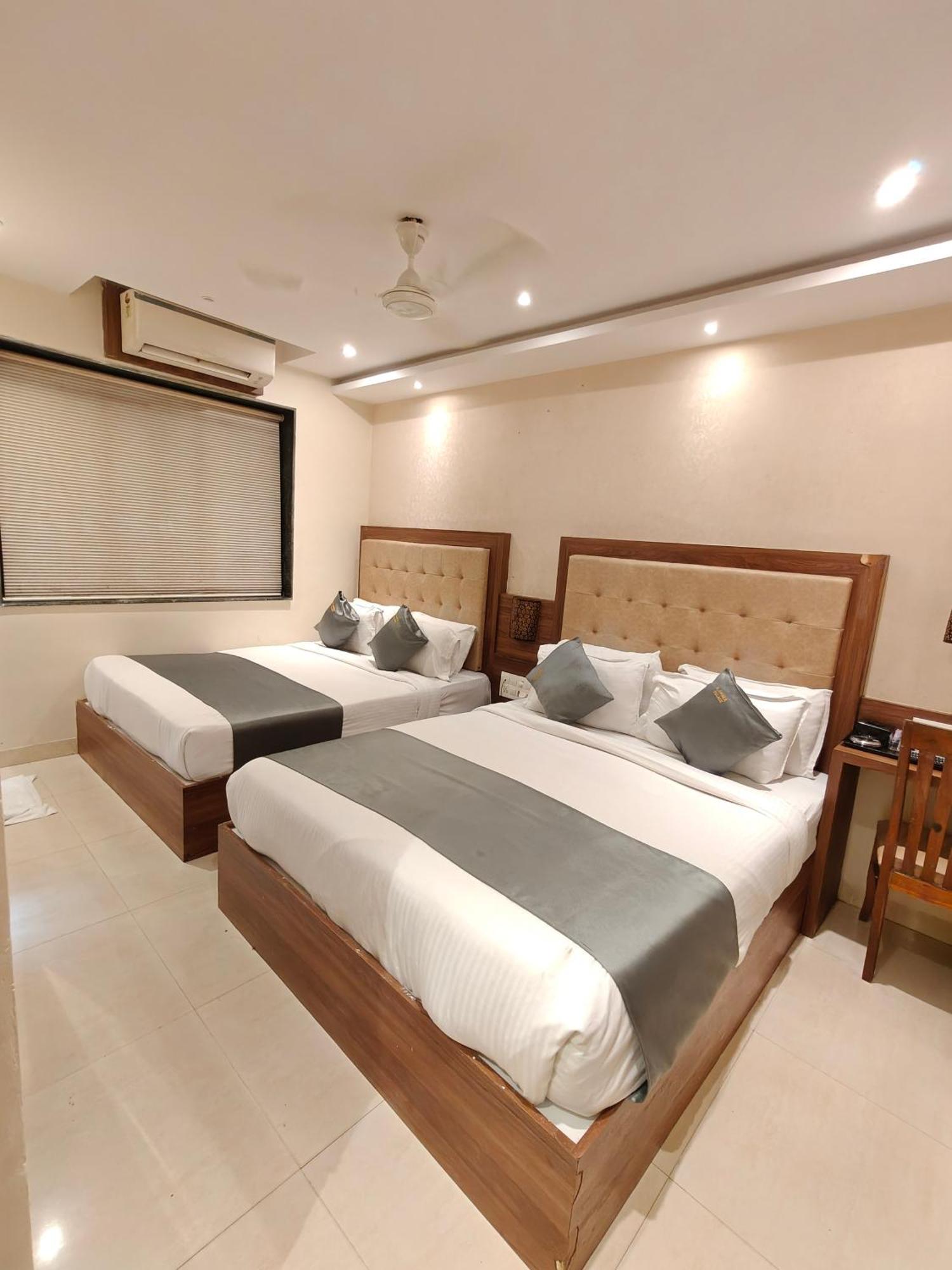 Hotel Amber Palace 3*