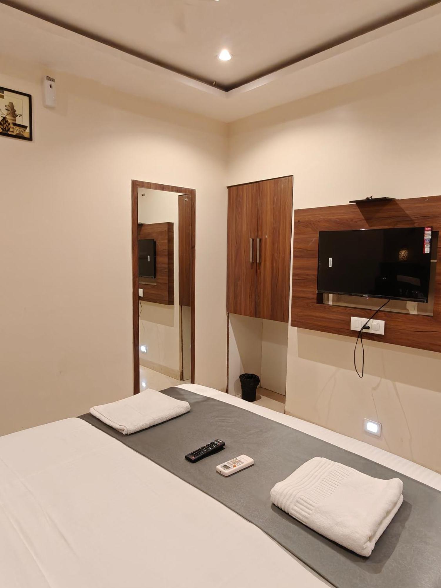 Hotel Amber Palace 3*