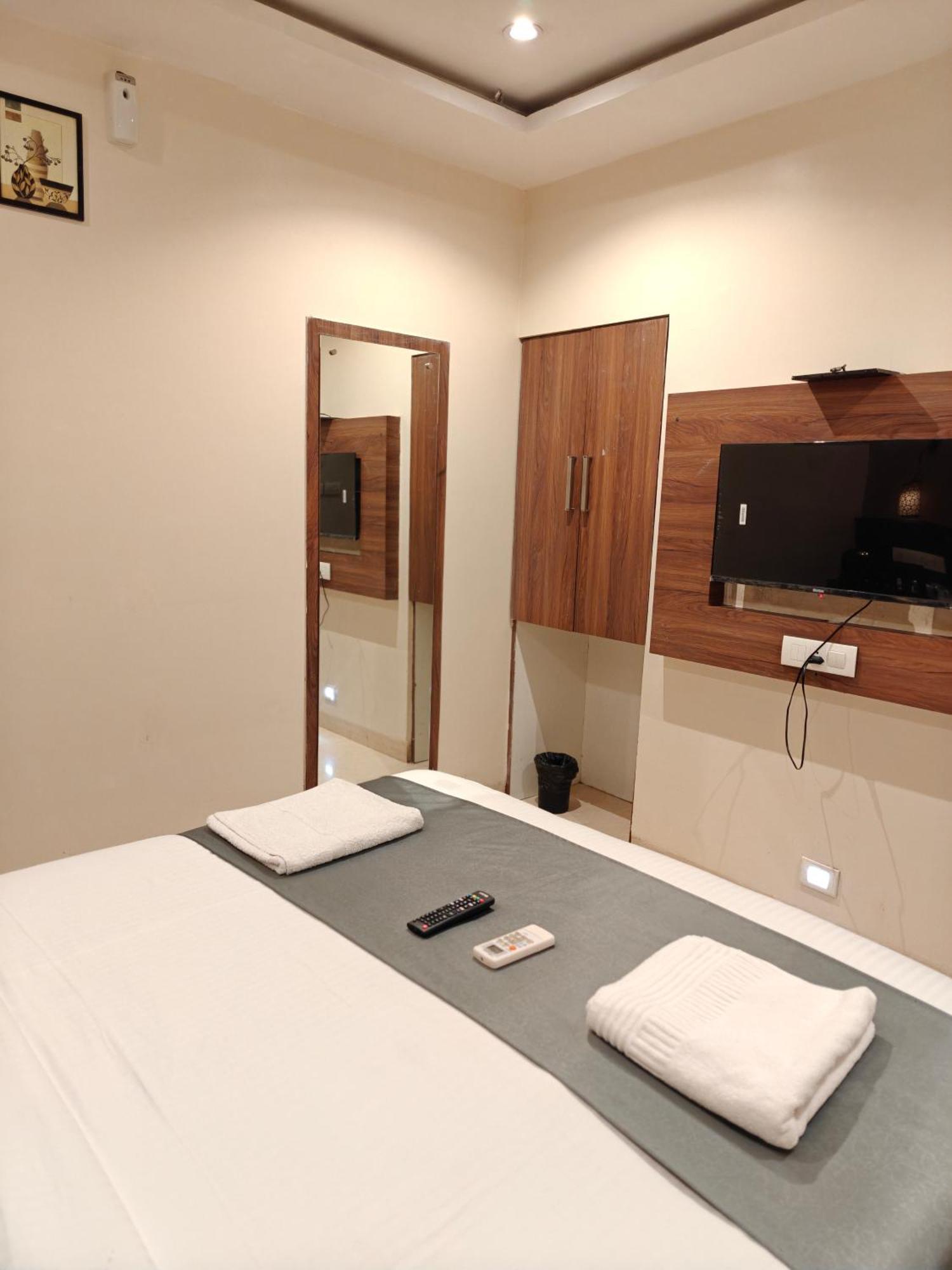 Hotel Amber Palace 3*