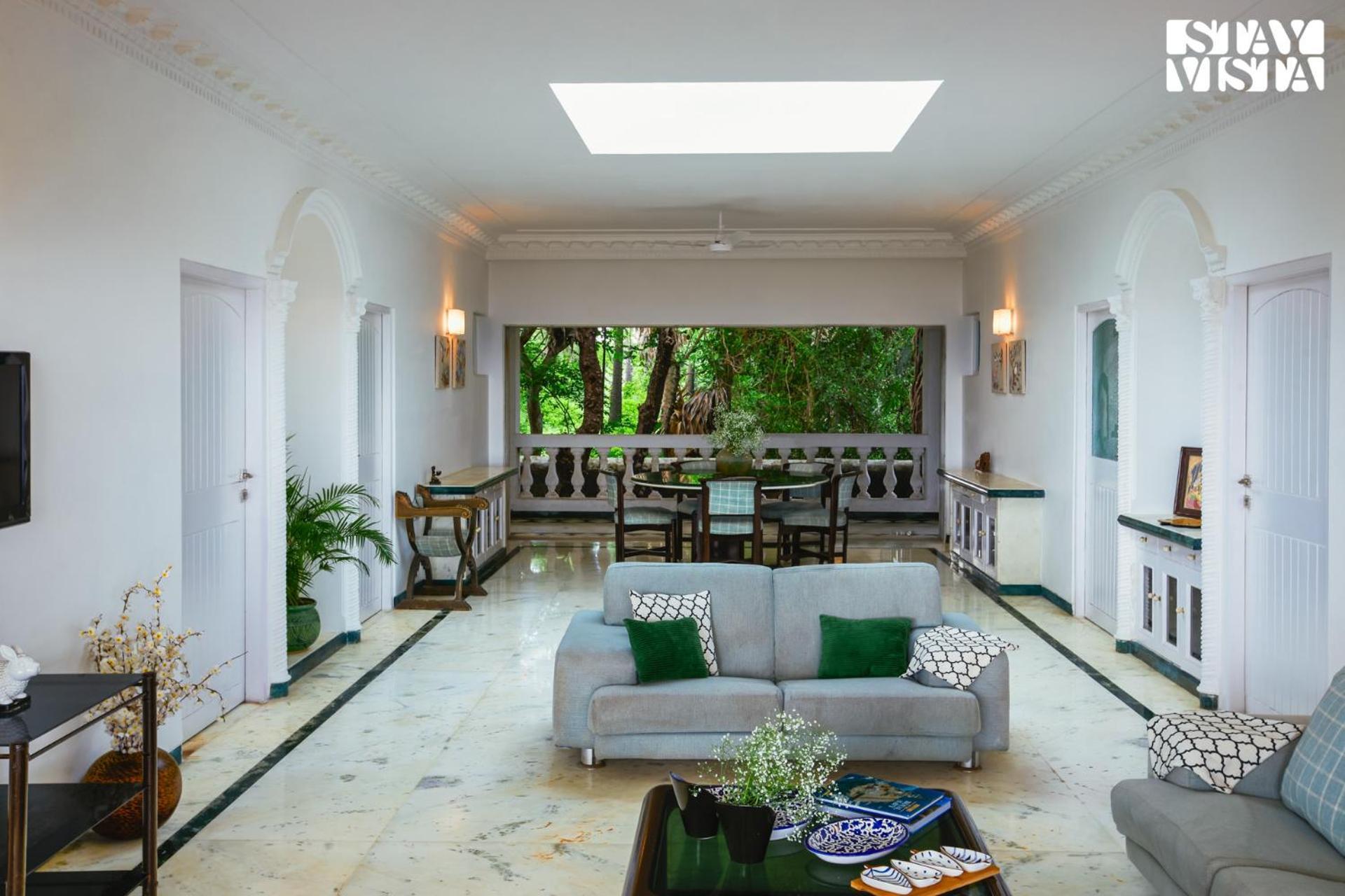 Stayvista's Bharat - Beachfront Serenity With A Spacious Lawn Mumbai