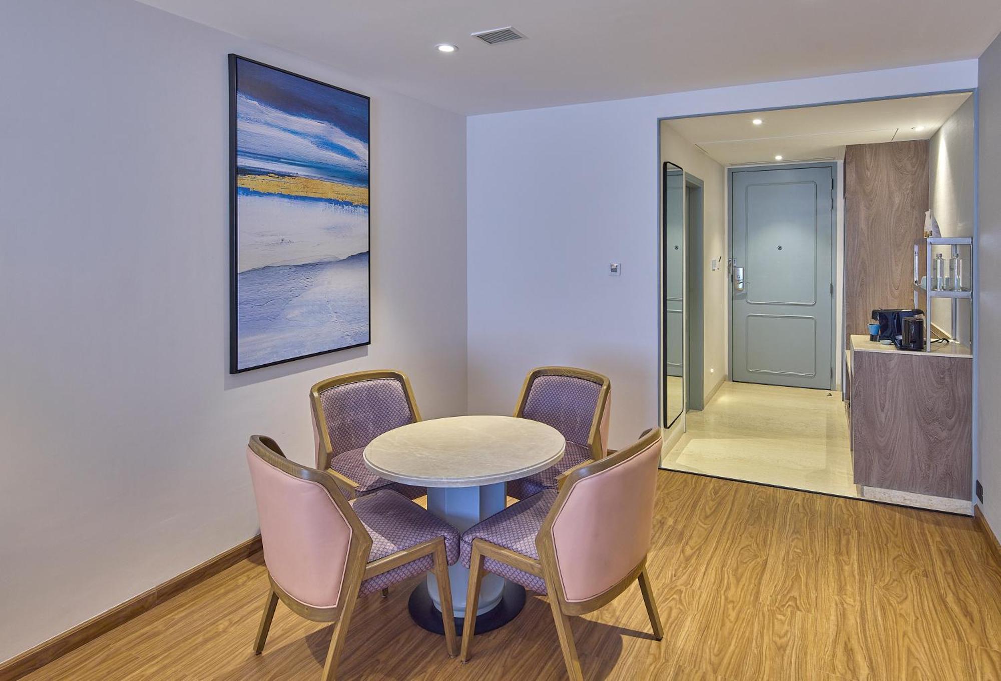 Iconiqa International Airport Hotel