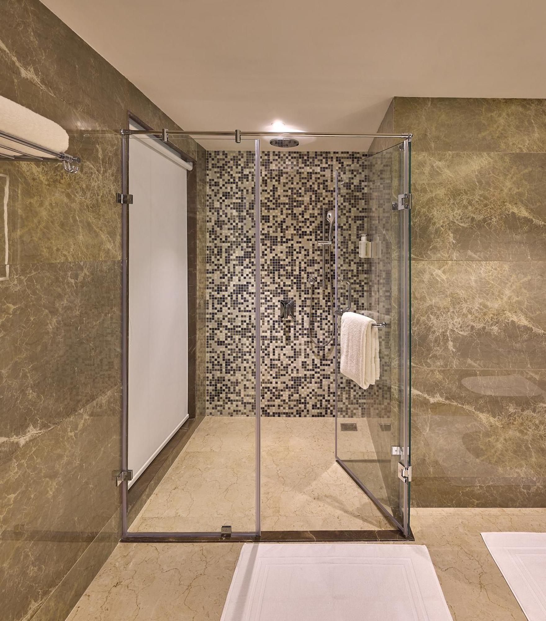 Hotel Iconiqa International Airport 5*