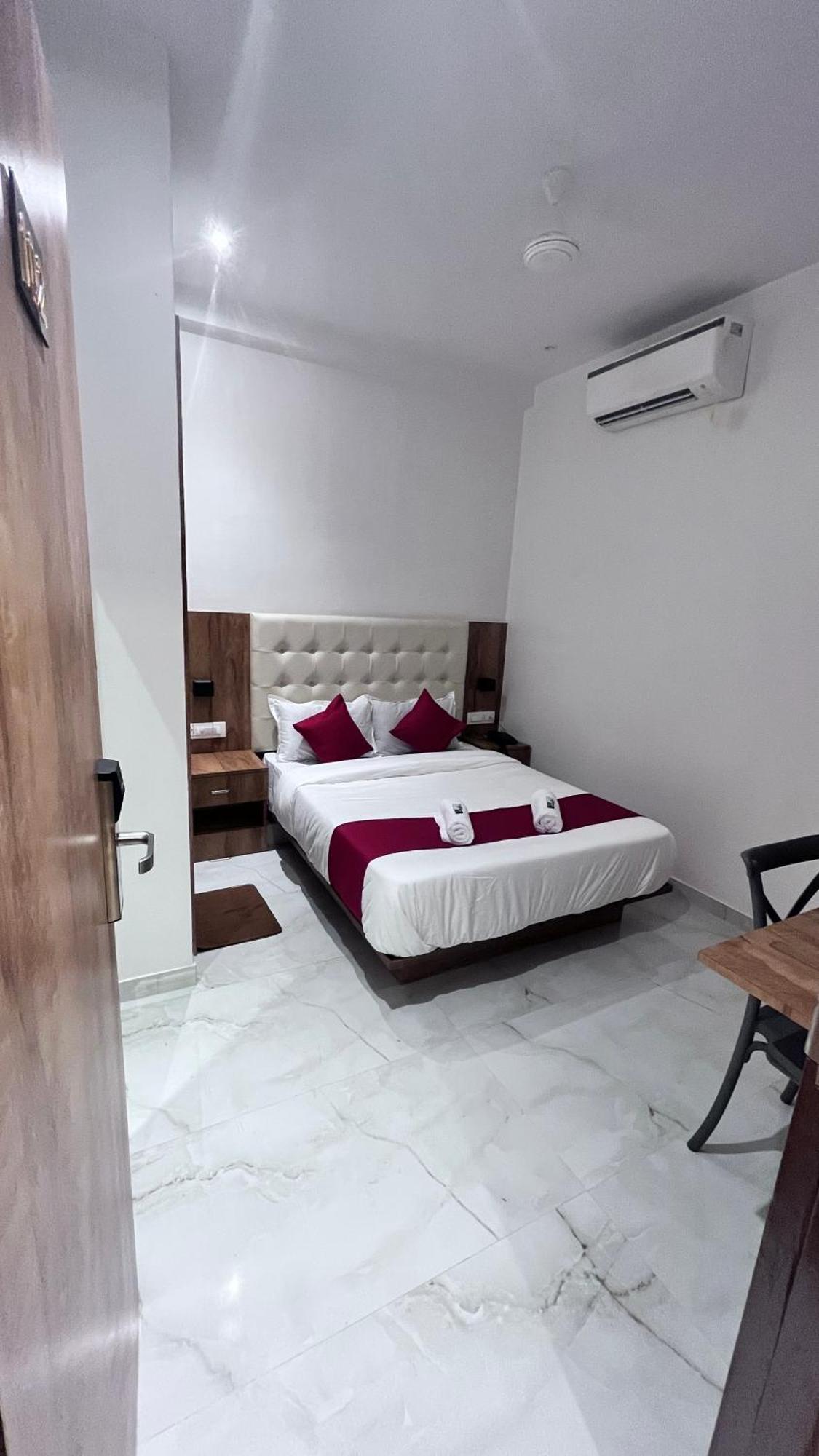 Hotel Heraa International