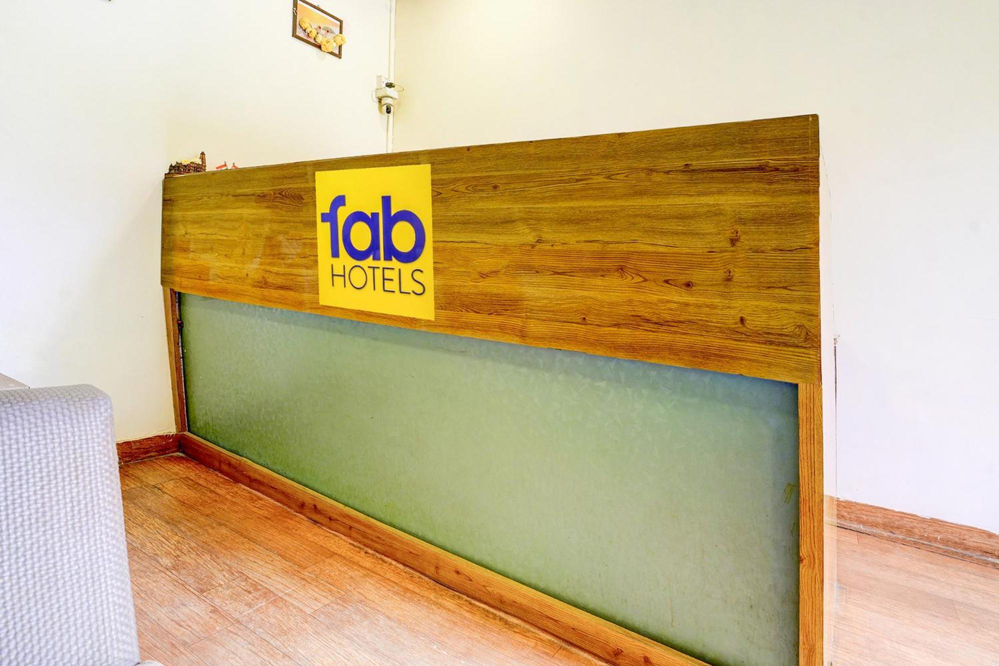 Fabexpress Sumit Palace Hotel