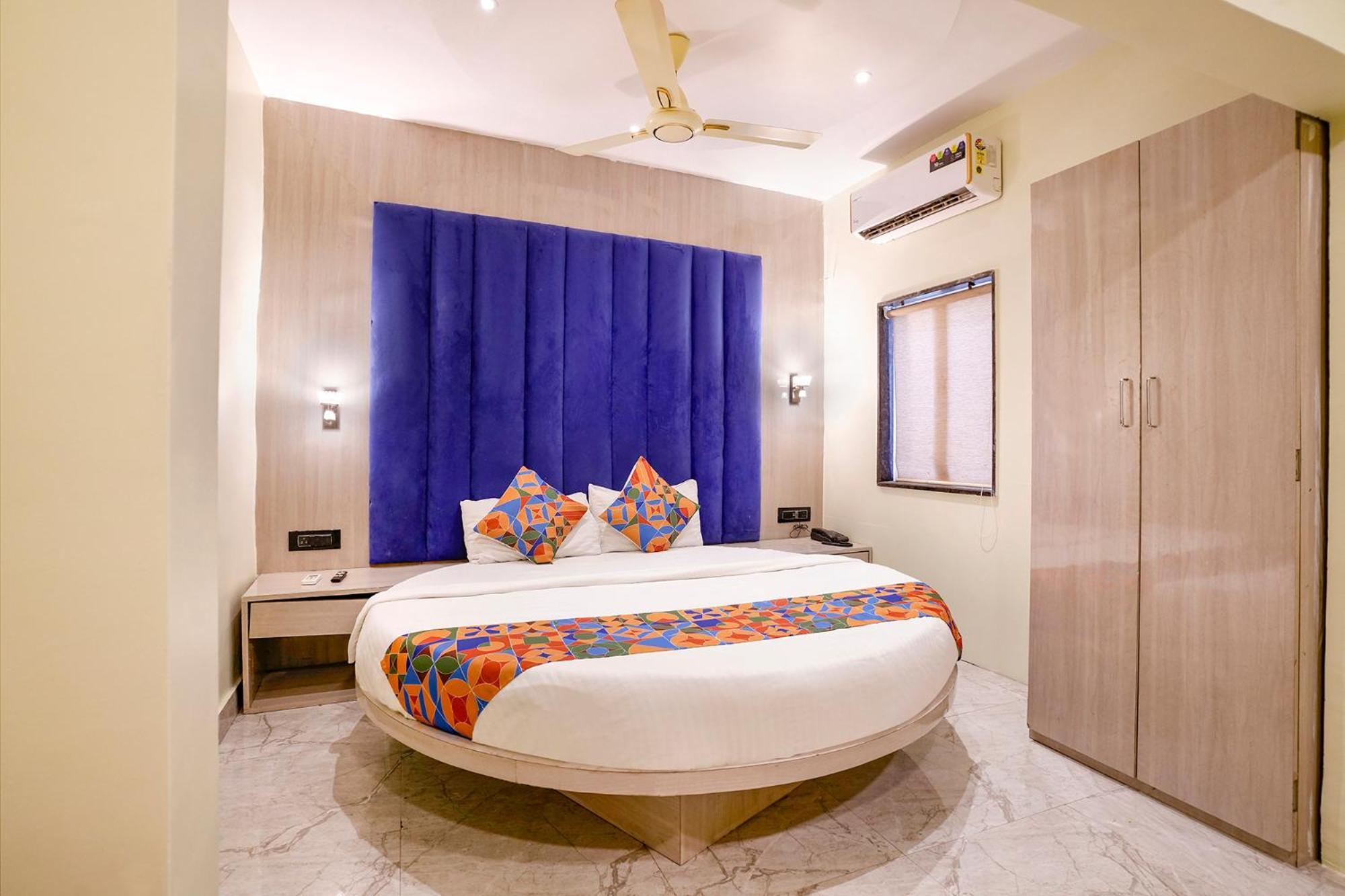 Hotel Glitz Priceless-lokhandwala Mumbai