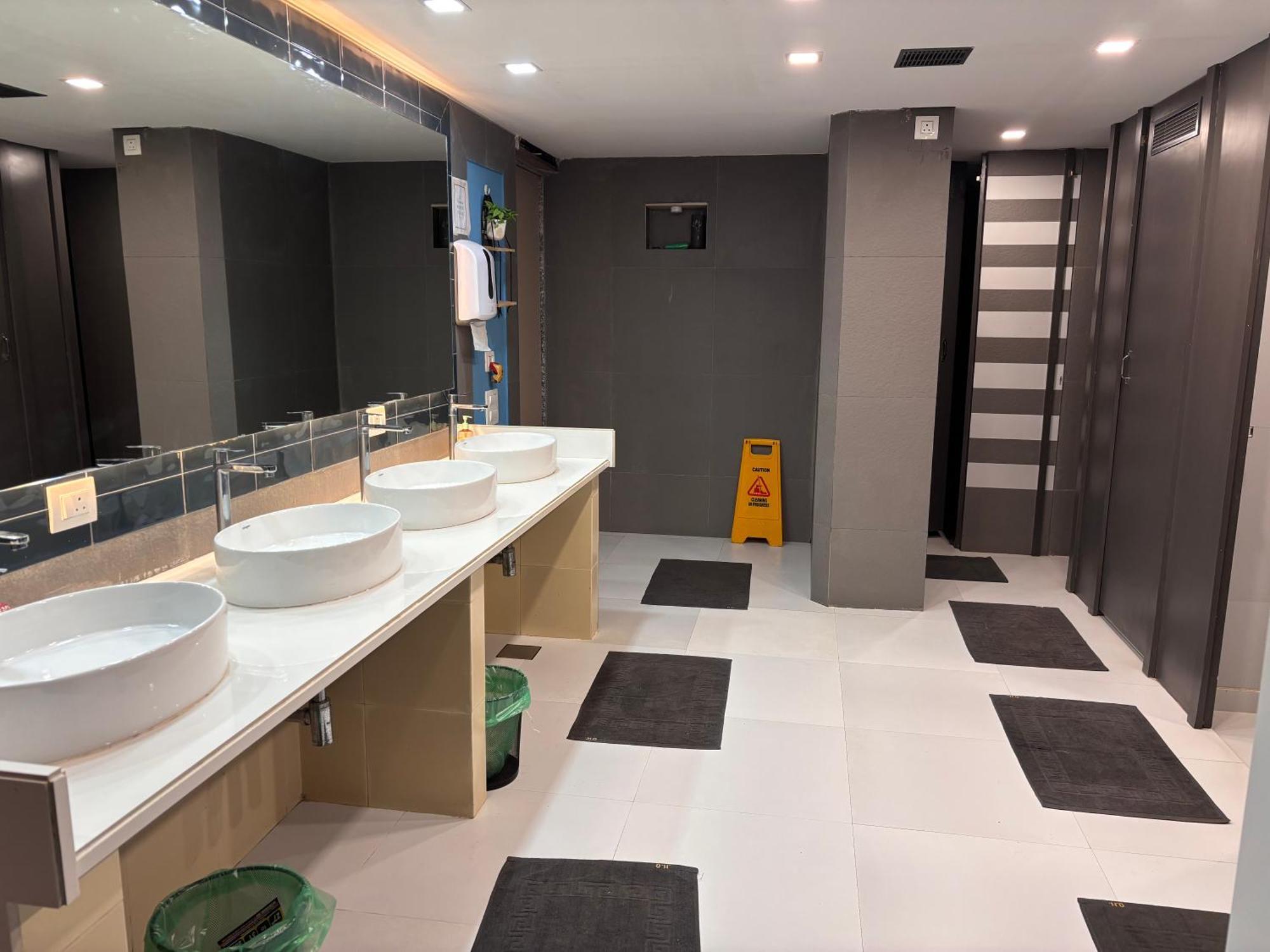 Hostel Ostelo Airport