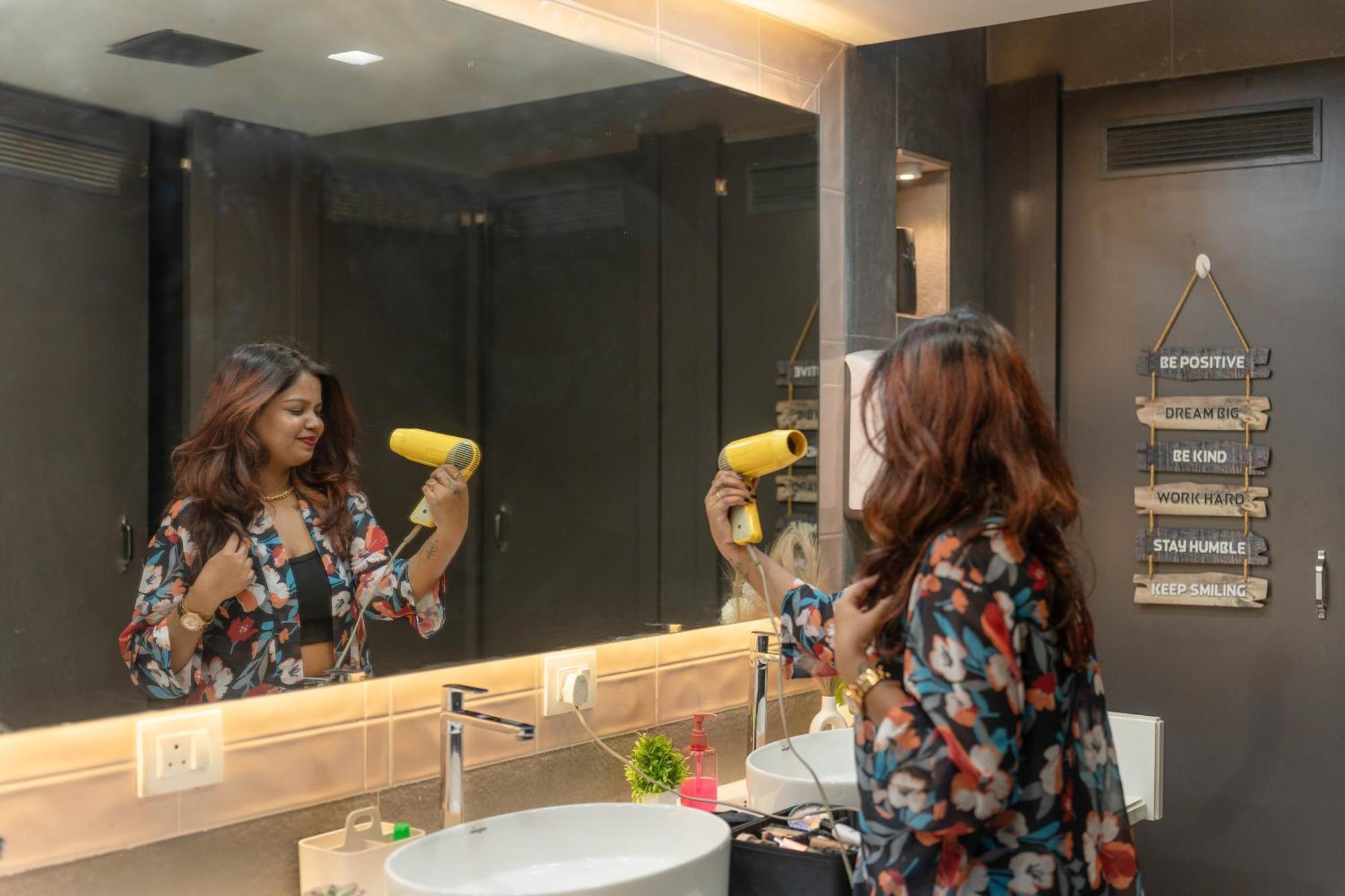 Ostelo Airport Hostel *